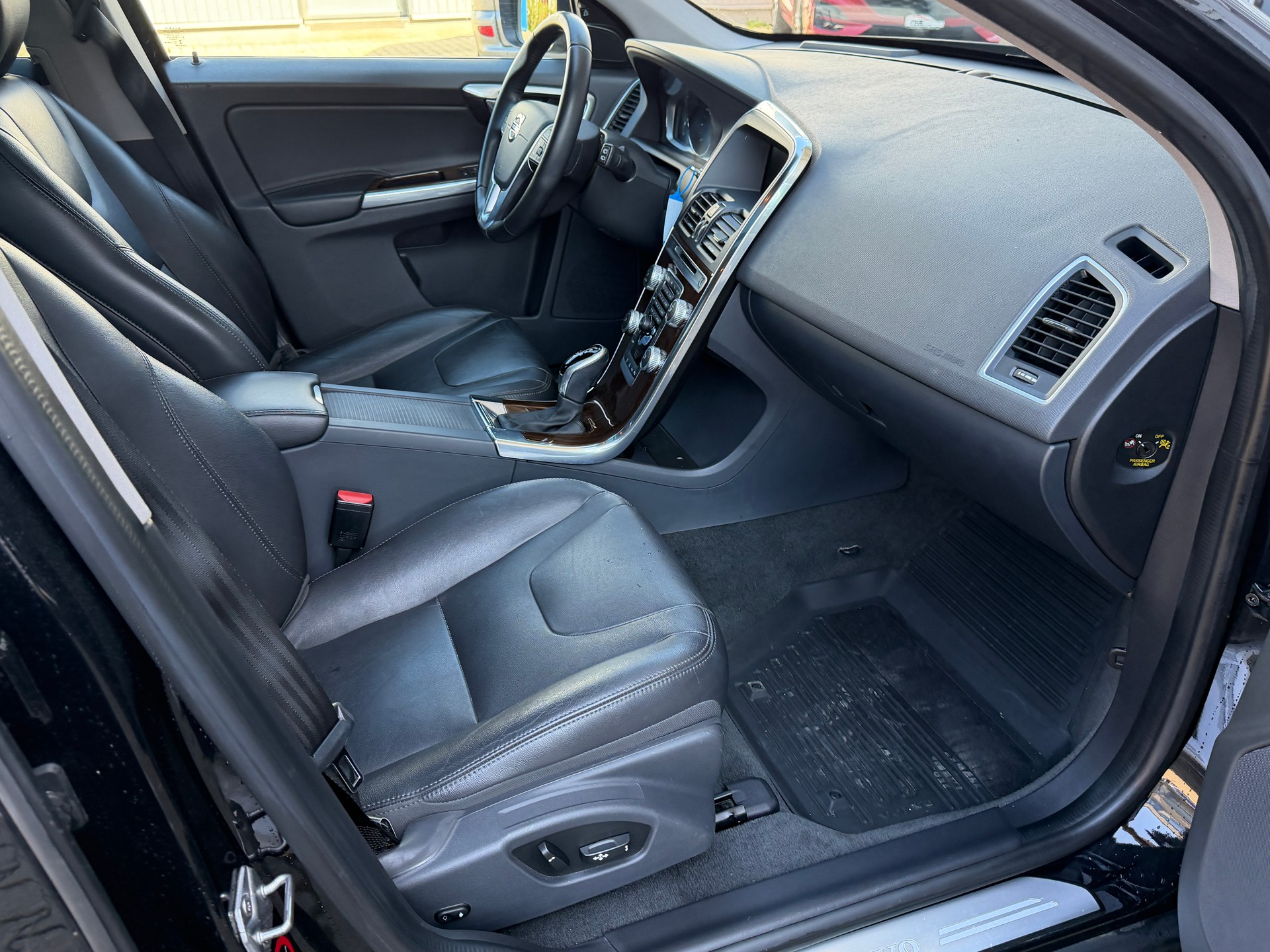 VOLVO XC60 2.0 T5 Summum AWD S/S-image-11