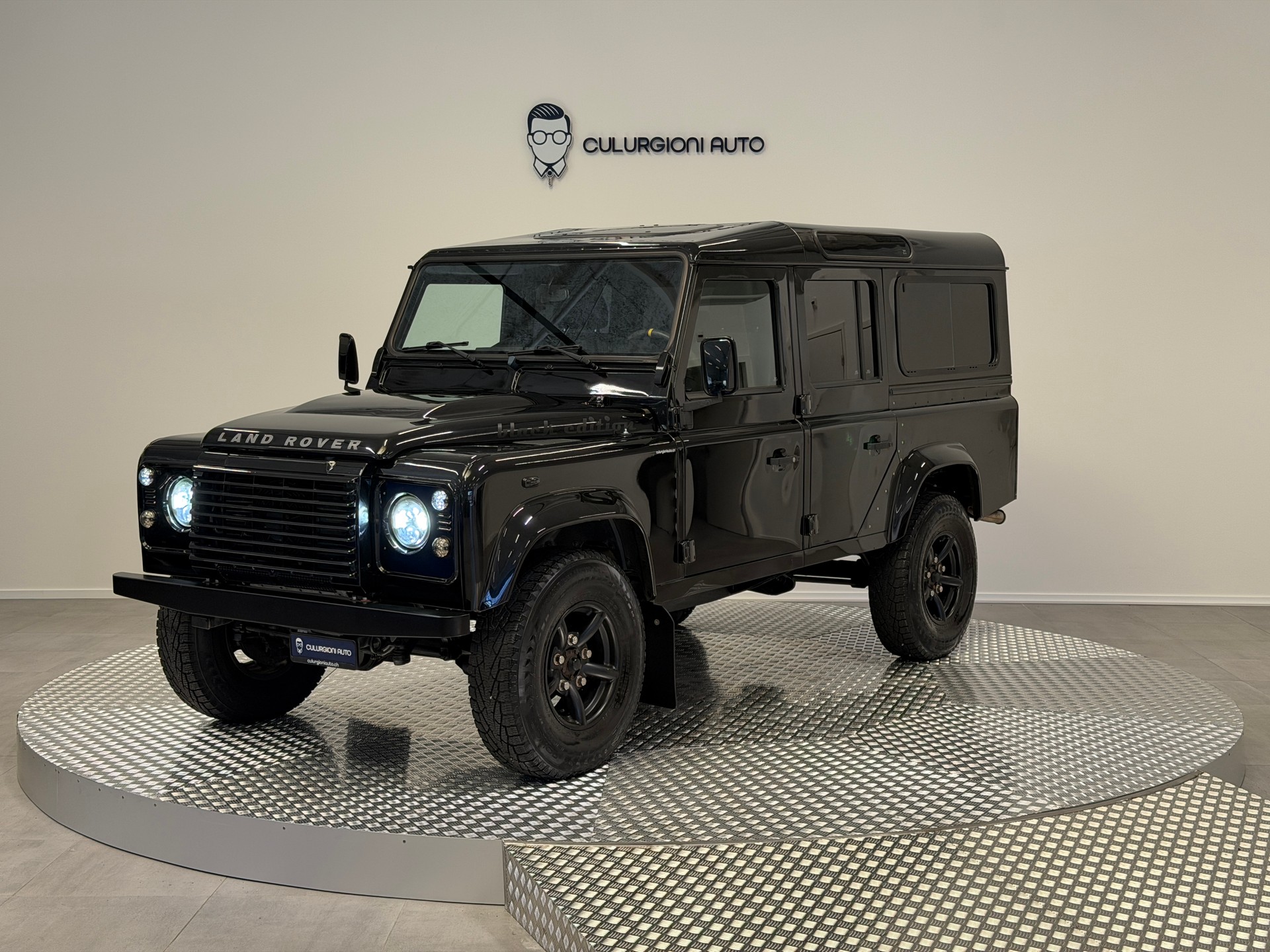 LAND ROVER Black Edition 110