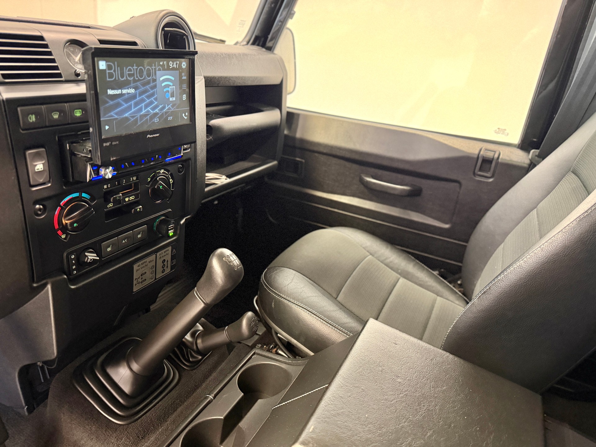 LAND ROVER Black Edition 110-image-9