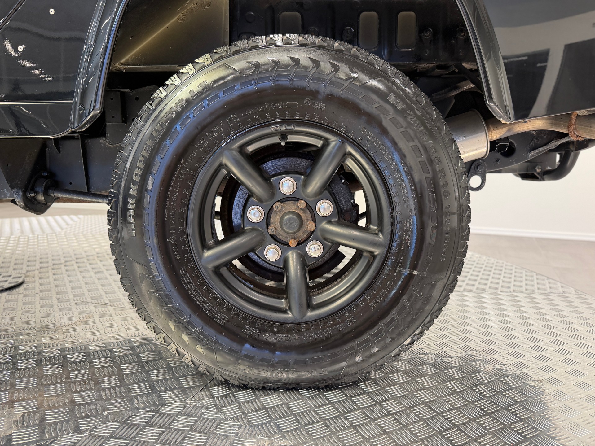 LAND ROVER Black Edition 110-image-18