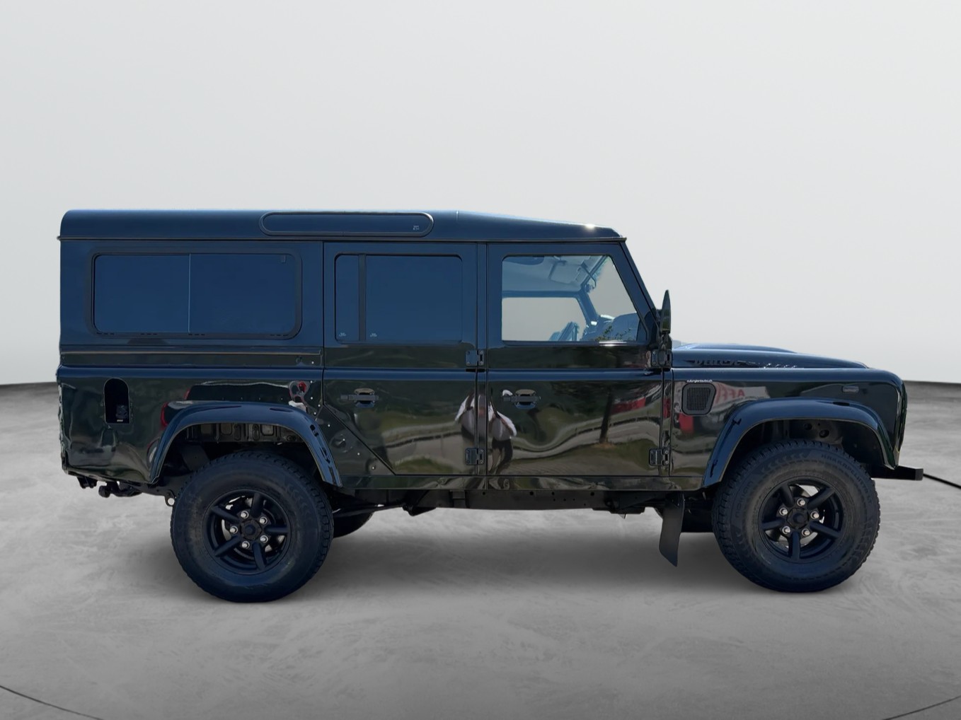 LAND ROVER Black Edition 110-image-3