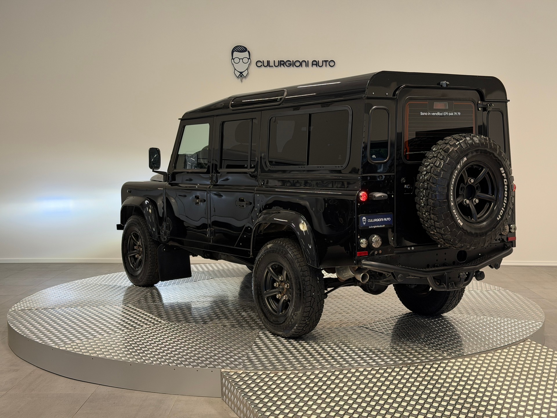 LAND ROVER Black Edition 110-image-6