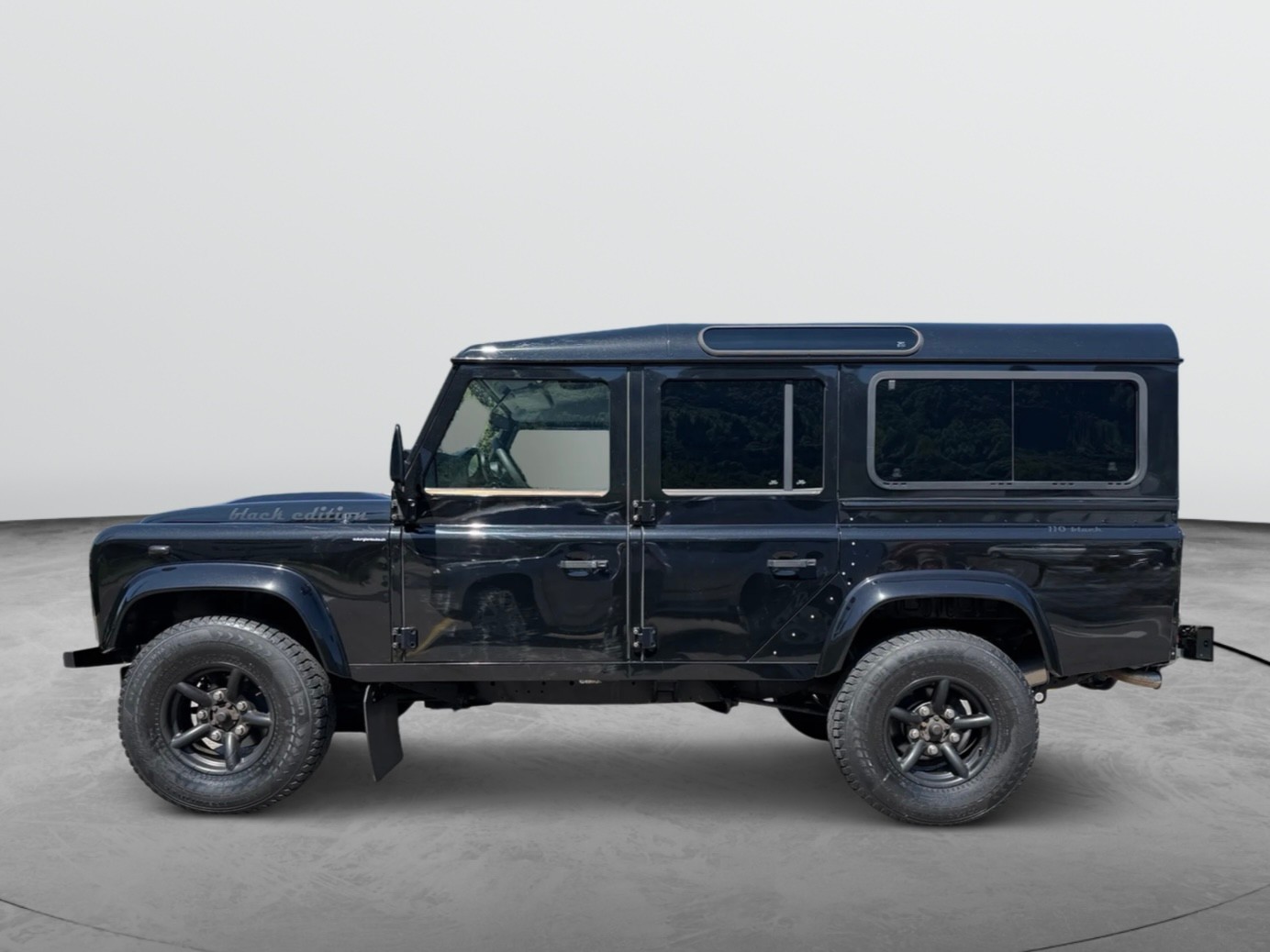 LAND ROVER Black Edition 110-image-7