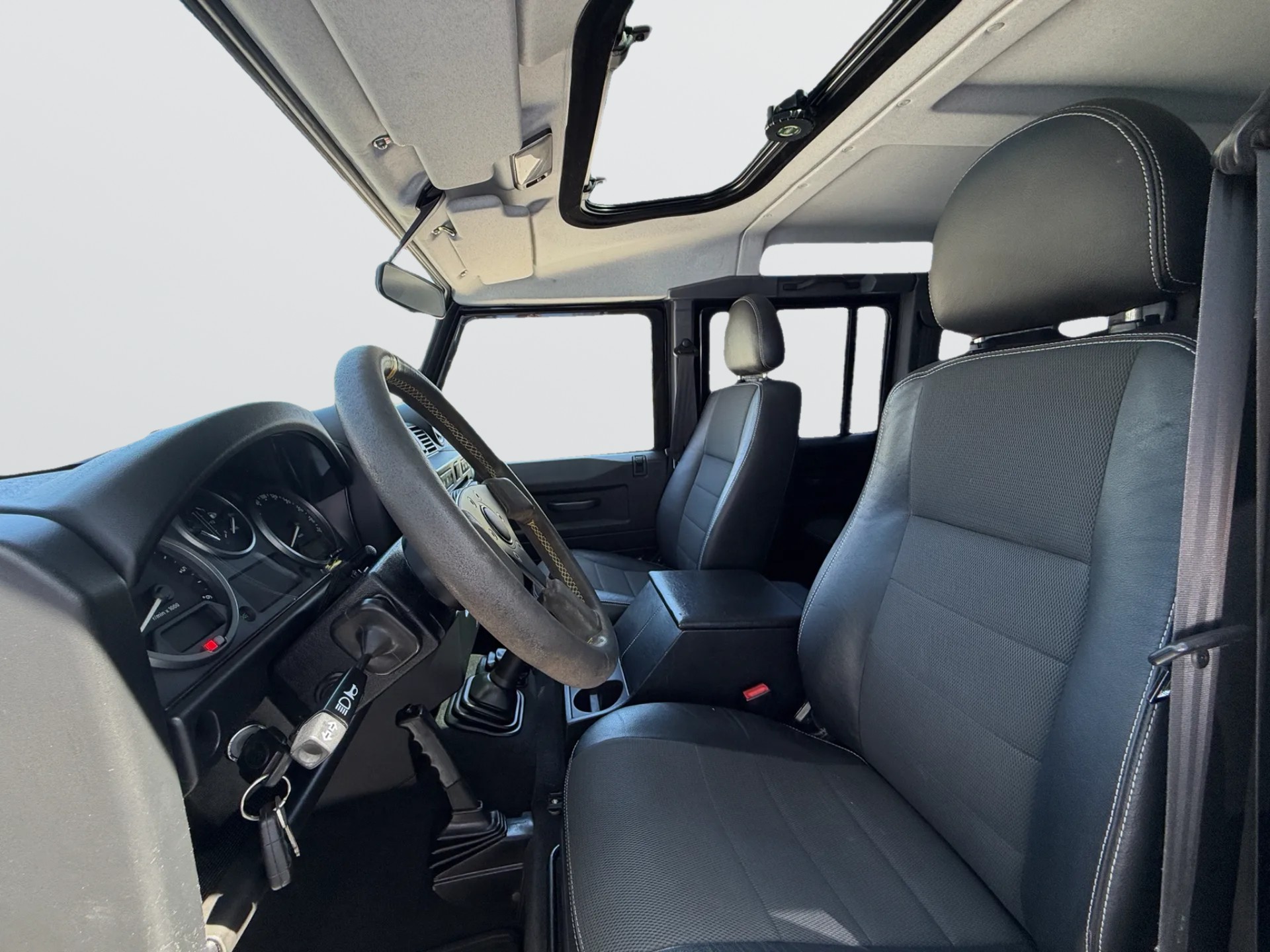 LAND ROVER Black Edition 110-image-9
