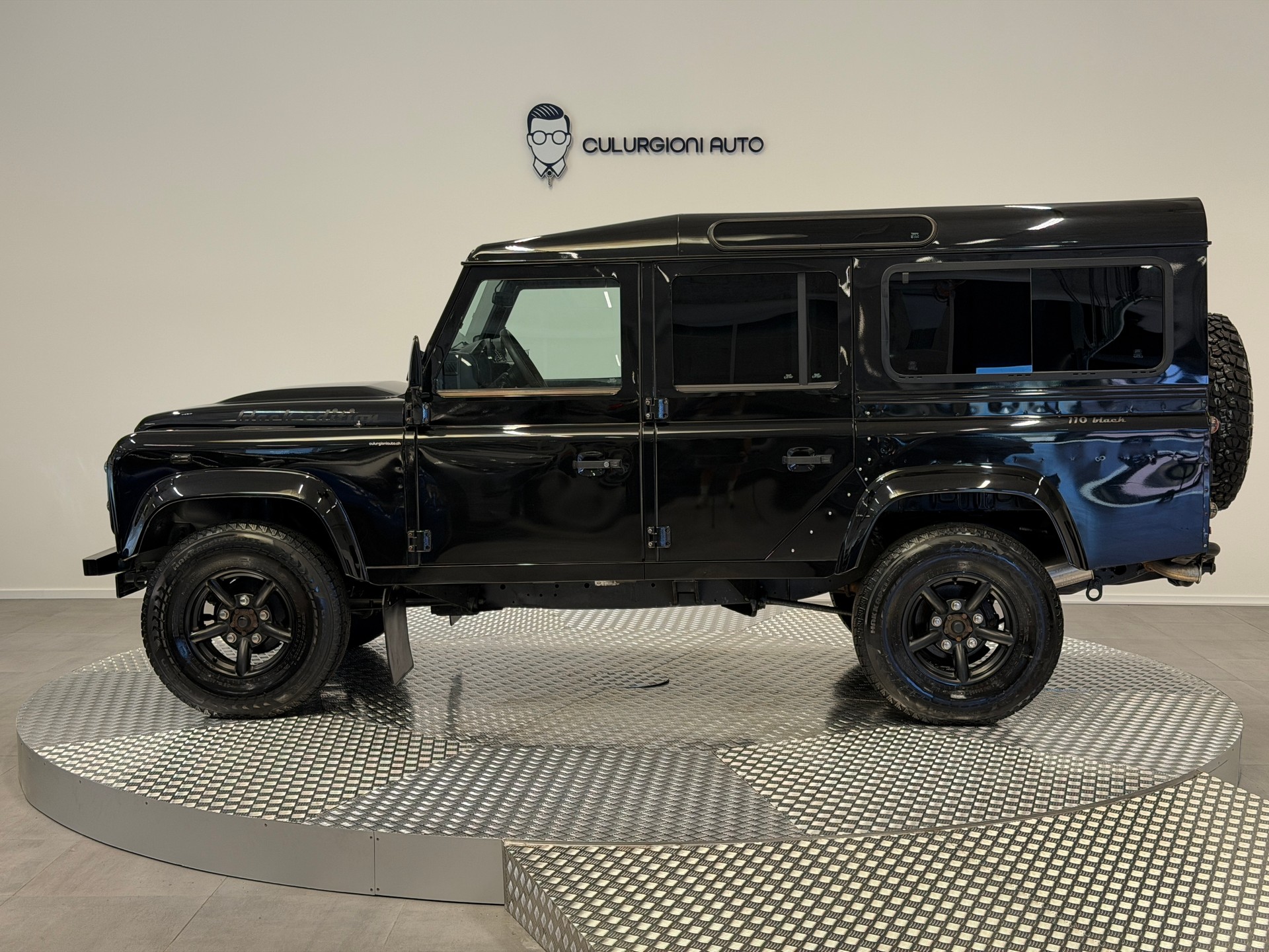 LAND ROVER Black Edition 110-image-7