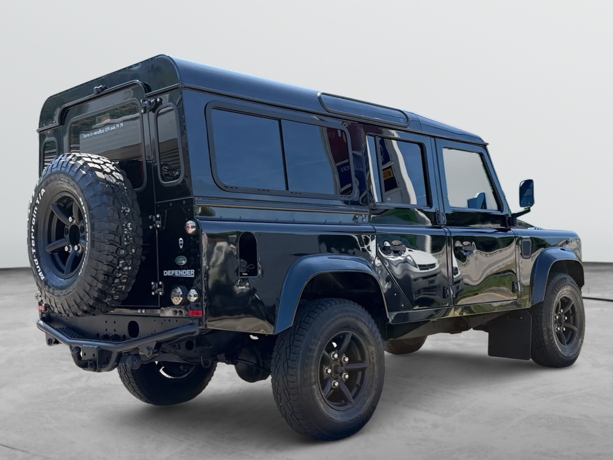 LAND ROVER Black Edition 110-image-4
