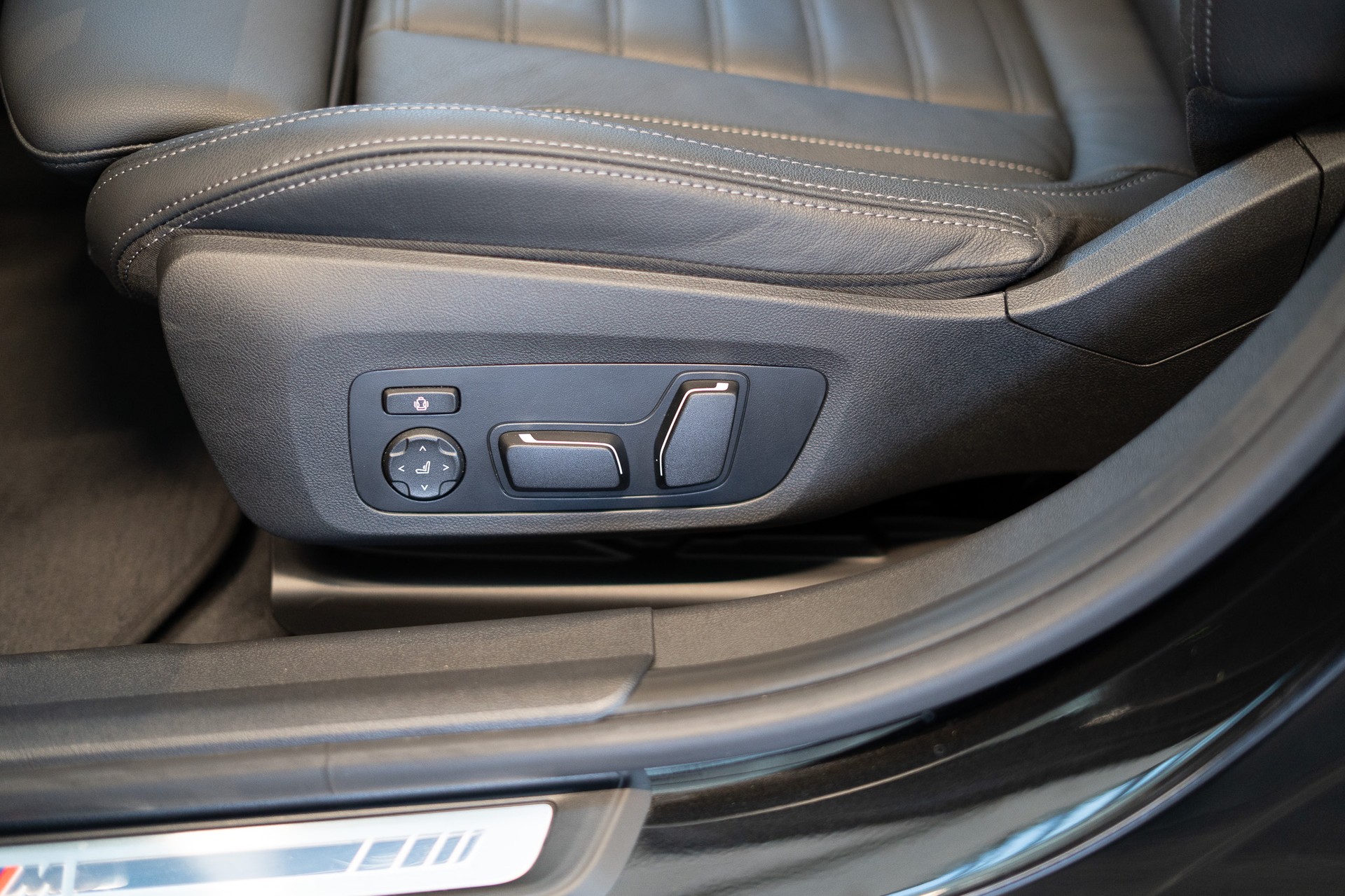 BMW M340i xDrive Touring / LCI / Panorama / 360°Kamera-image-11