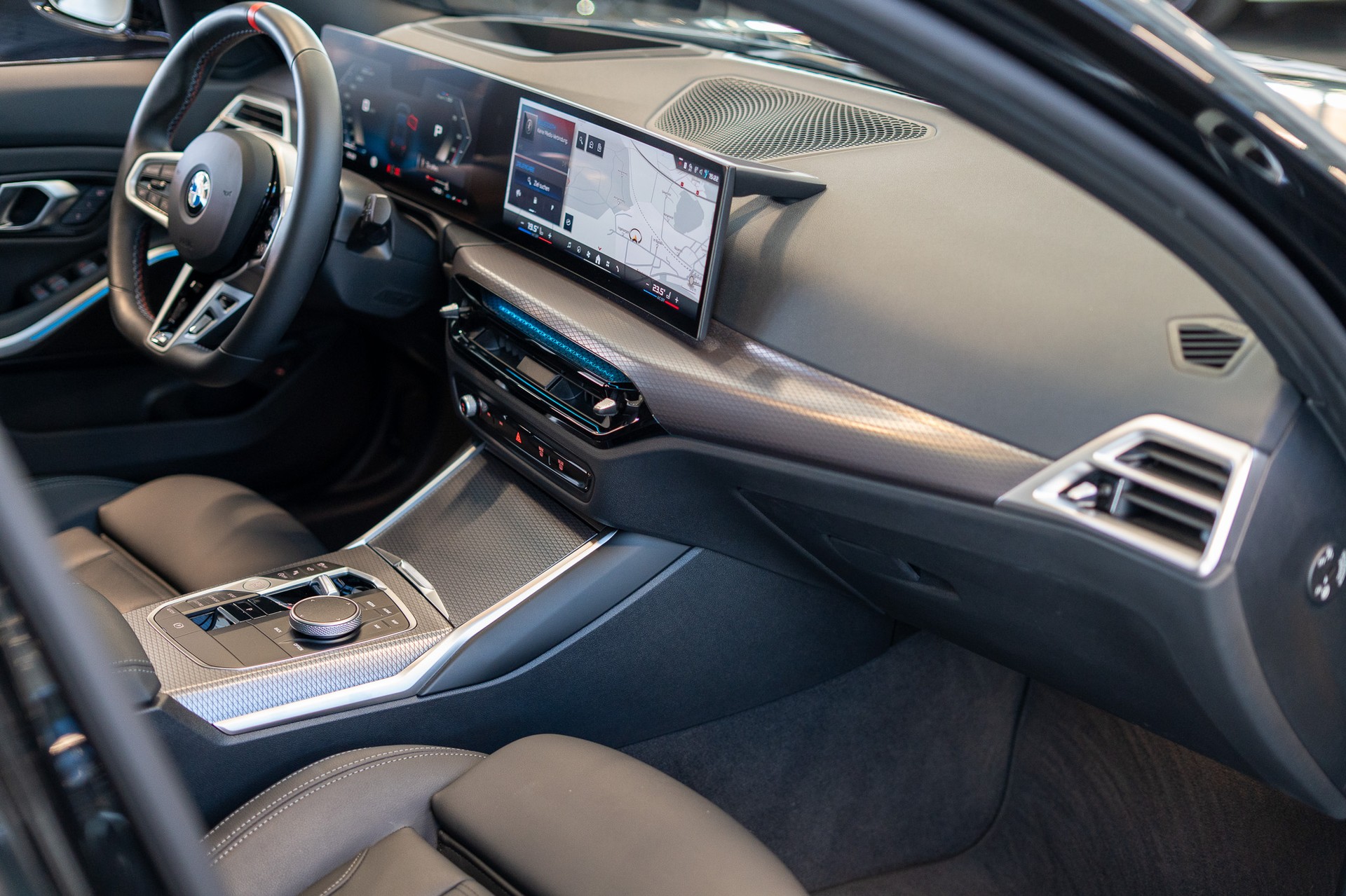 BMW M340i xDrive Touring / LCI / Panorama / 360°Kamera-image-18