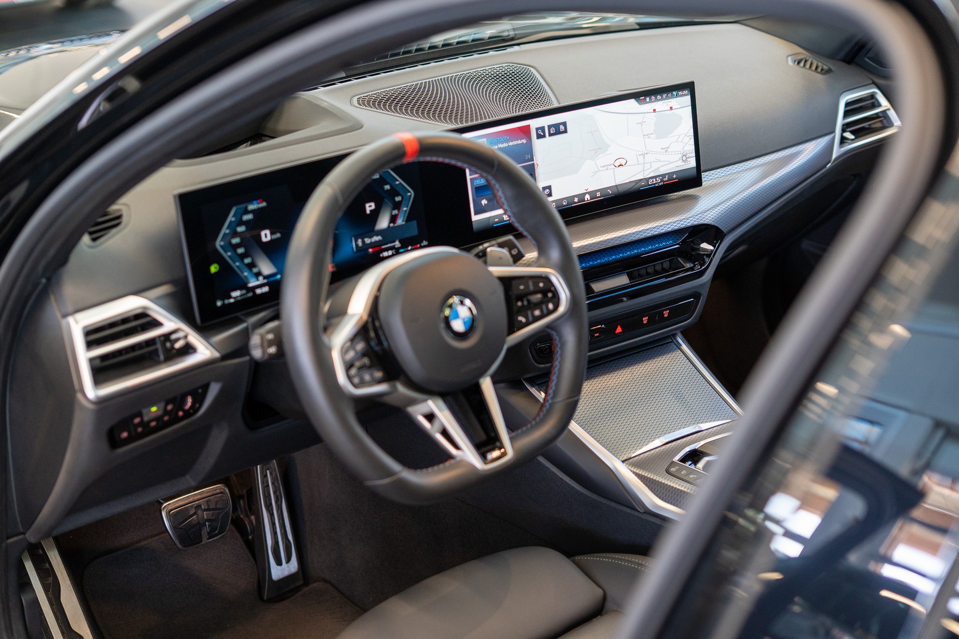 BMW M340i xDrive Touring / LCI / Panorama / 360°Kamera-image-12