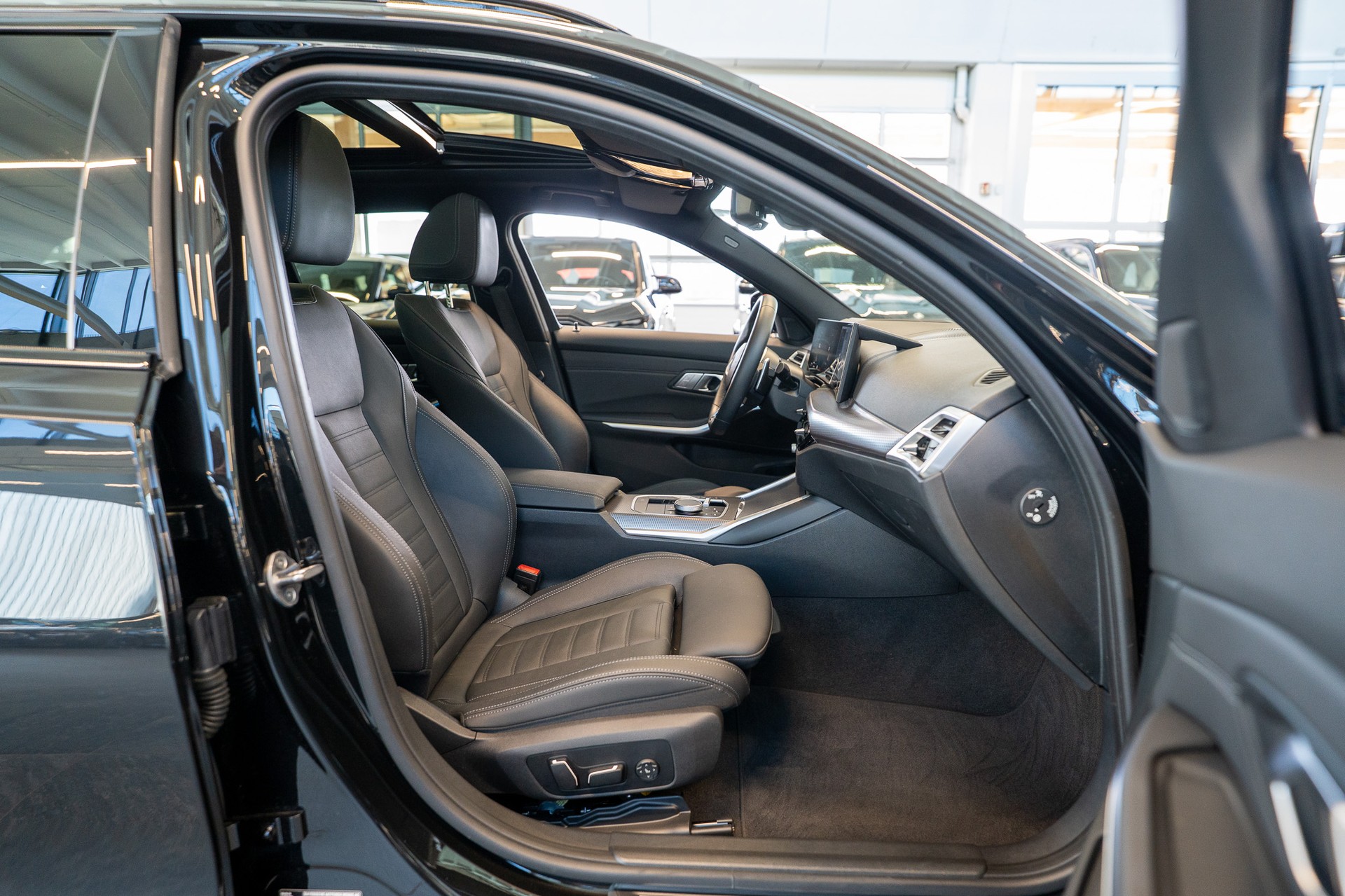 BMW M340i xDrive Touring / LCI / Panorama / 360°Kamera-image-17