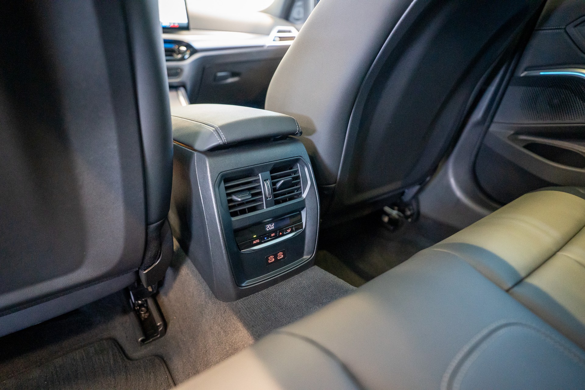 BMW M340i xDrive Touring / LCI / Panorama / 360°Kamera-image-15