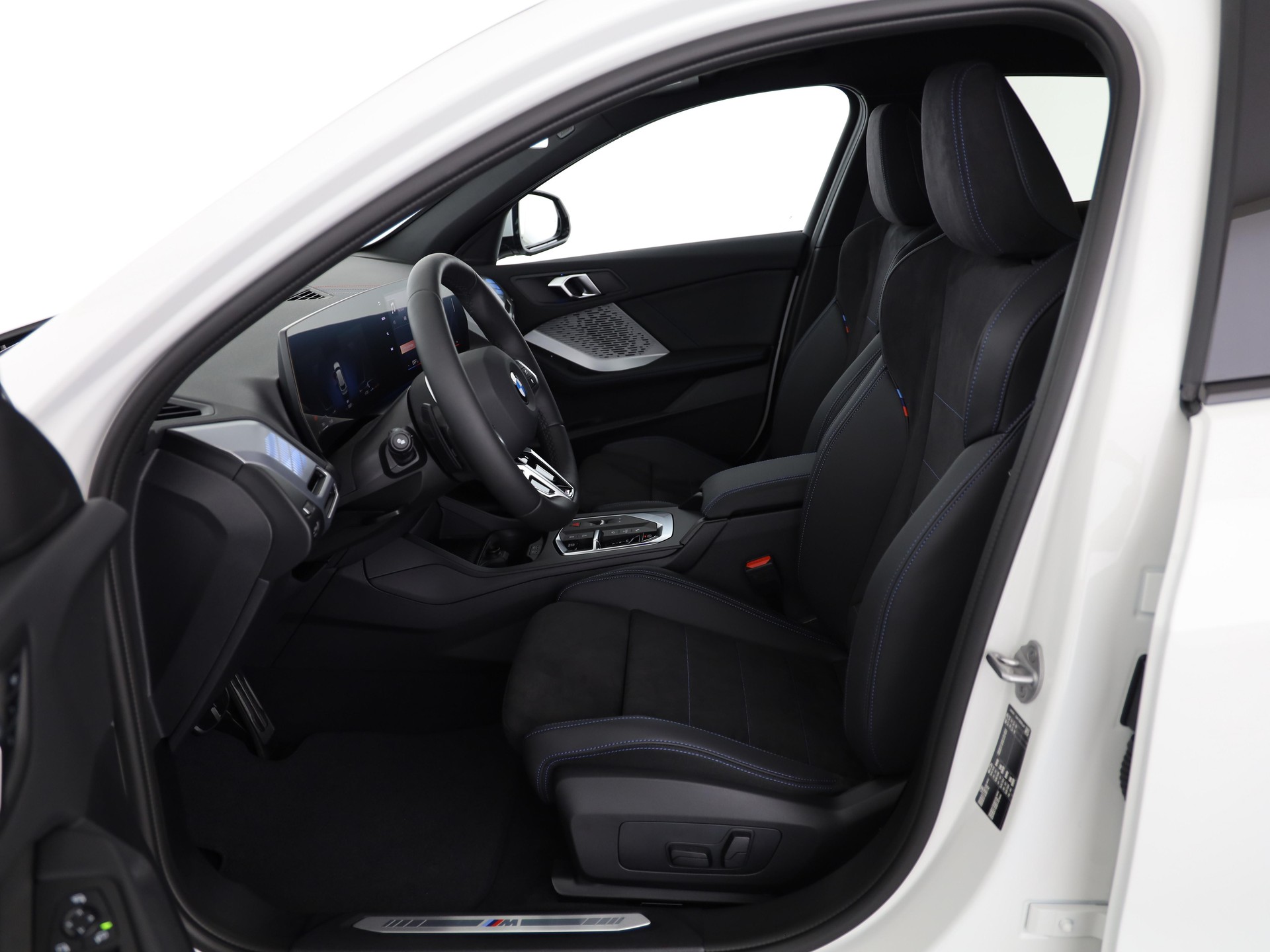BMW 120i-image-3