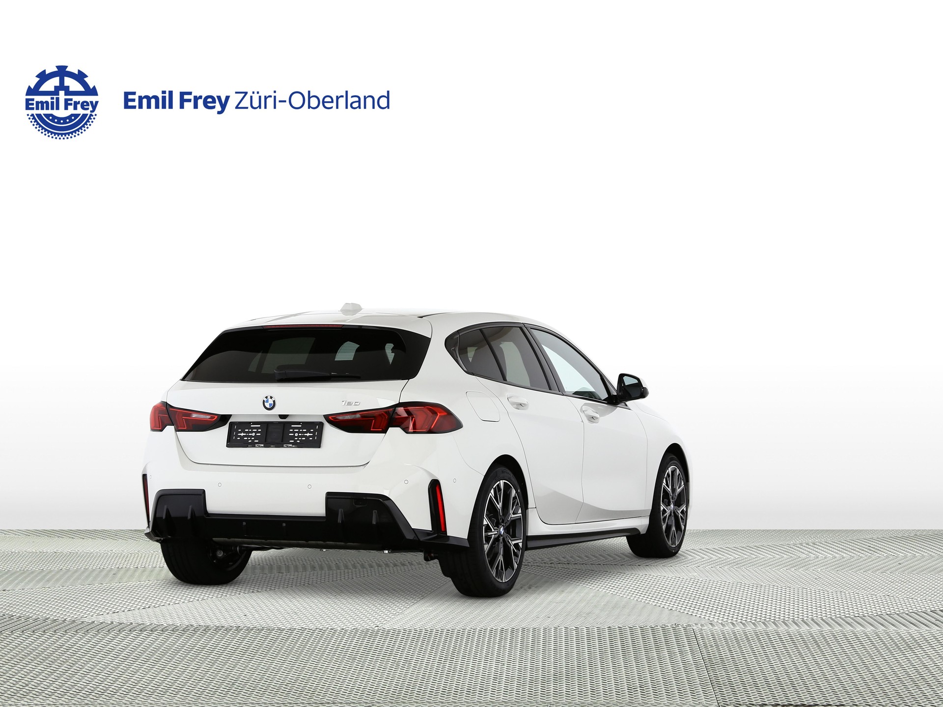 BMW 120i-image-2