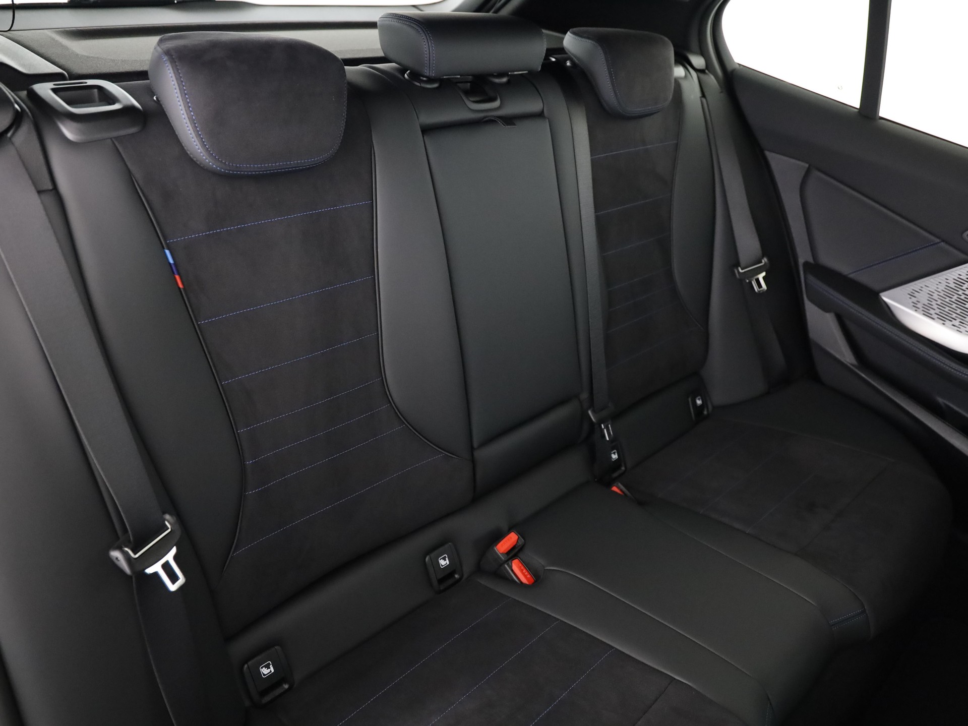 BMW 120i-image-5