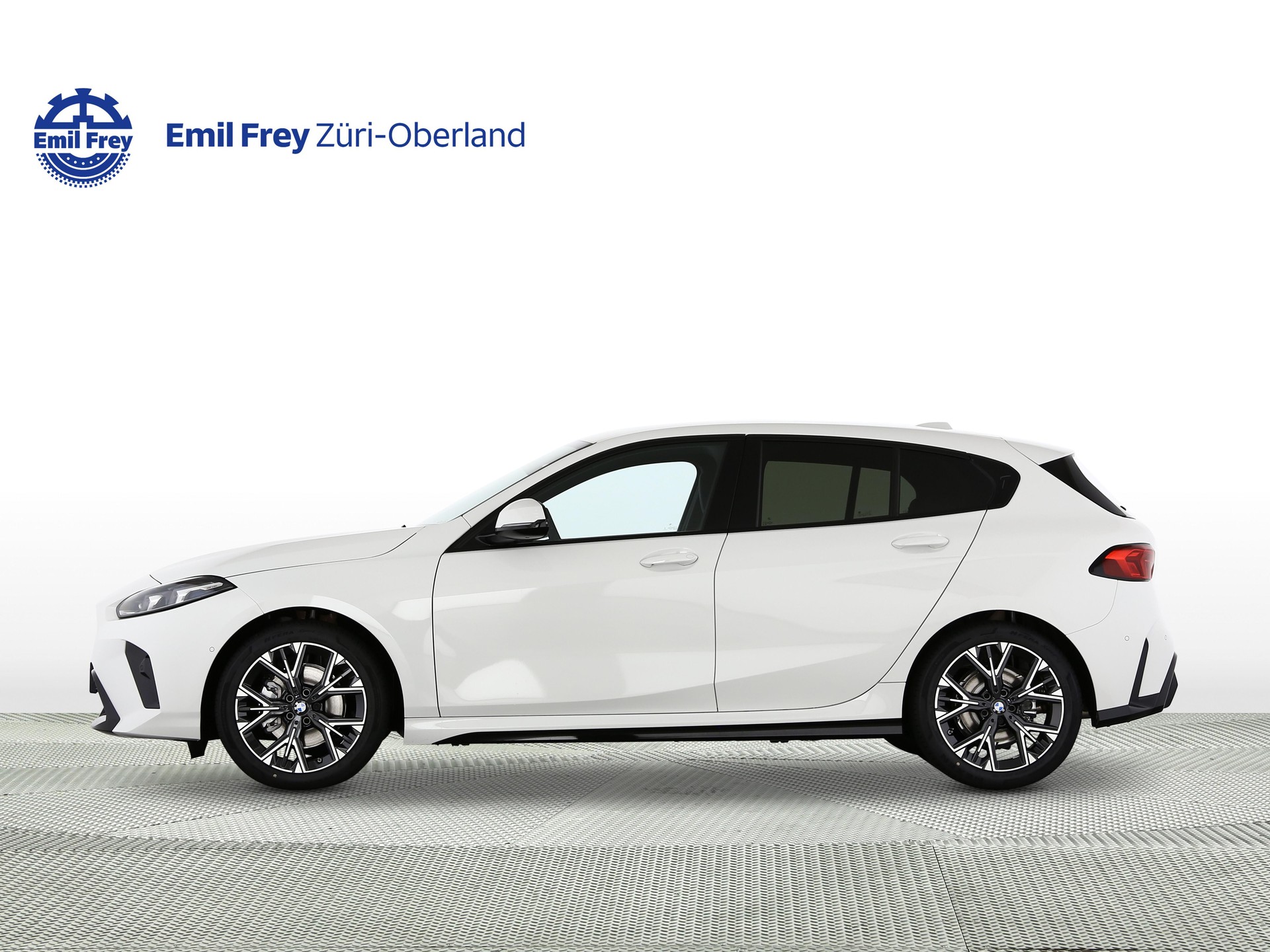 BMW 120i-image-1