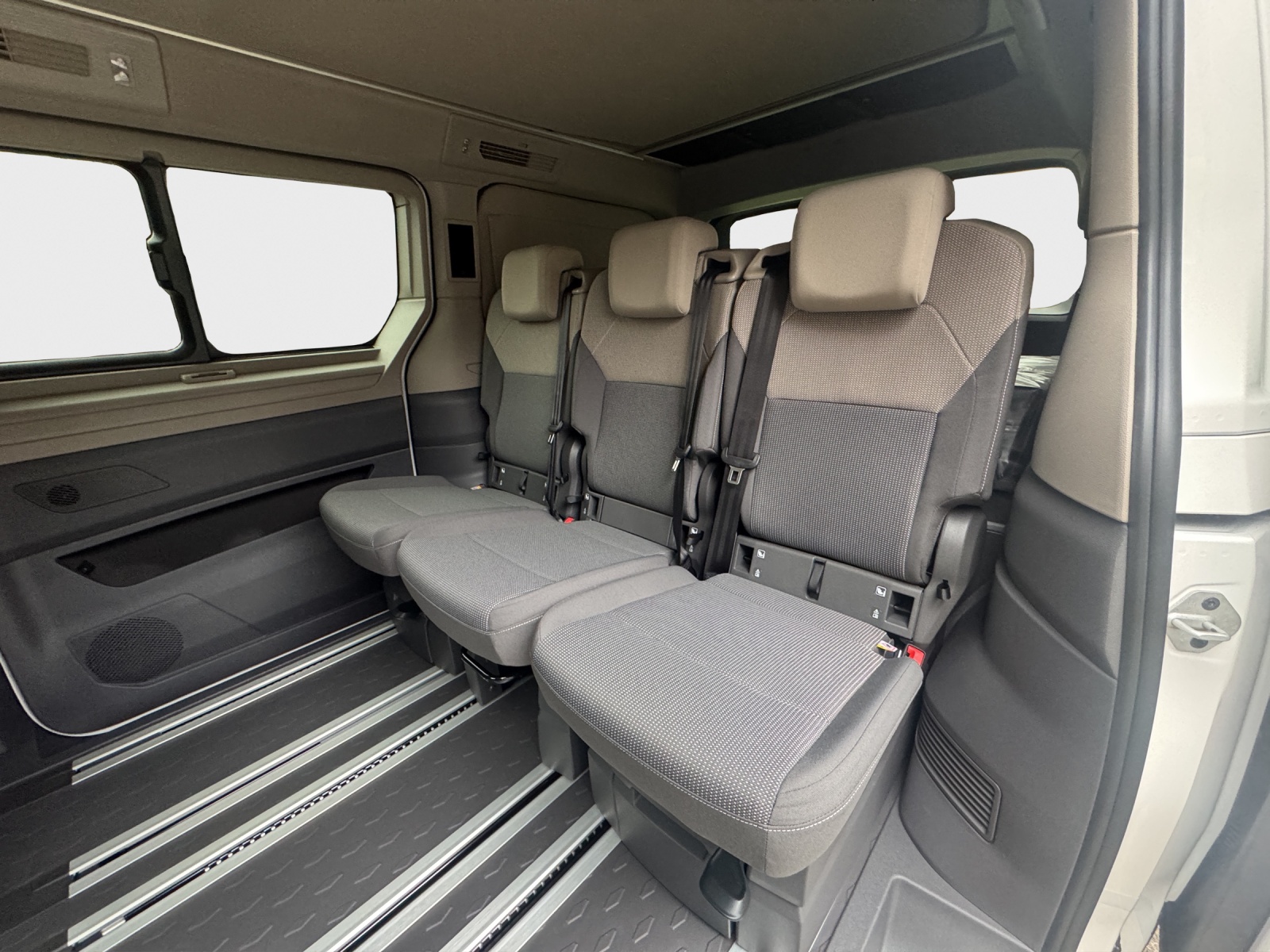 VW California 2.0 TDI Beach Camper Liberty-image-12