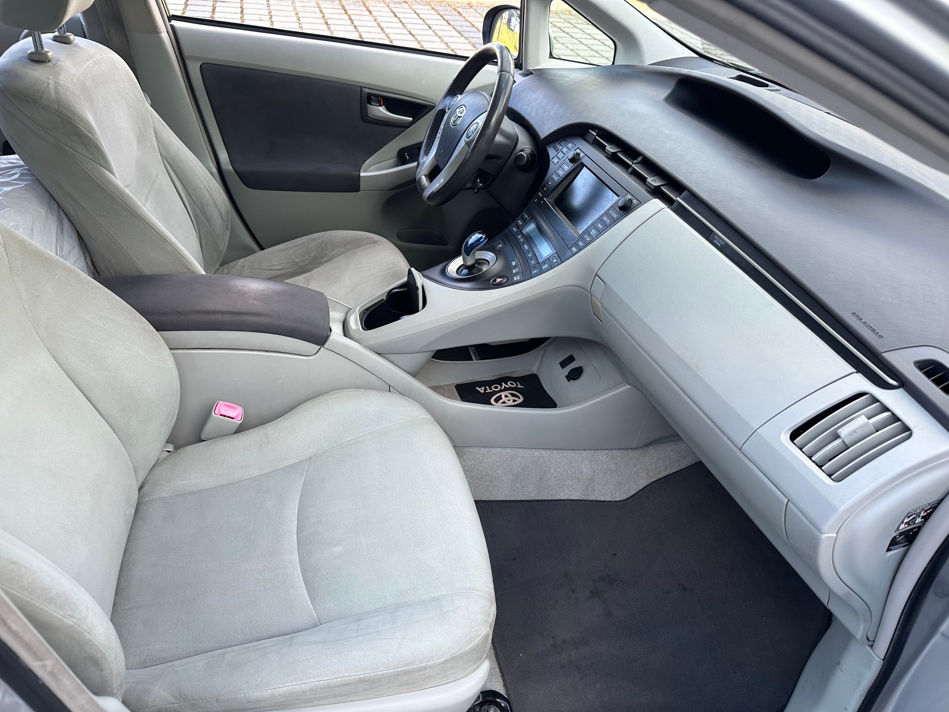 TOYOTA Prius 1.8 16V HSD Sol Premium-image-9