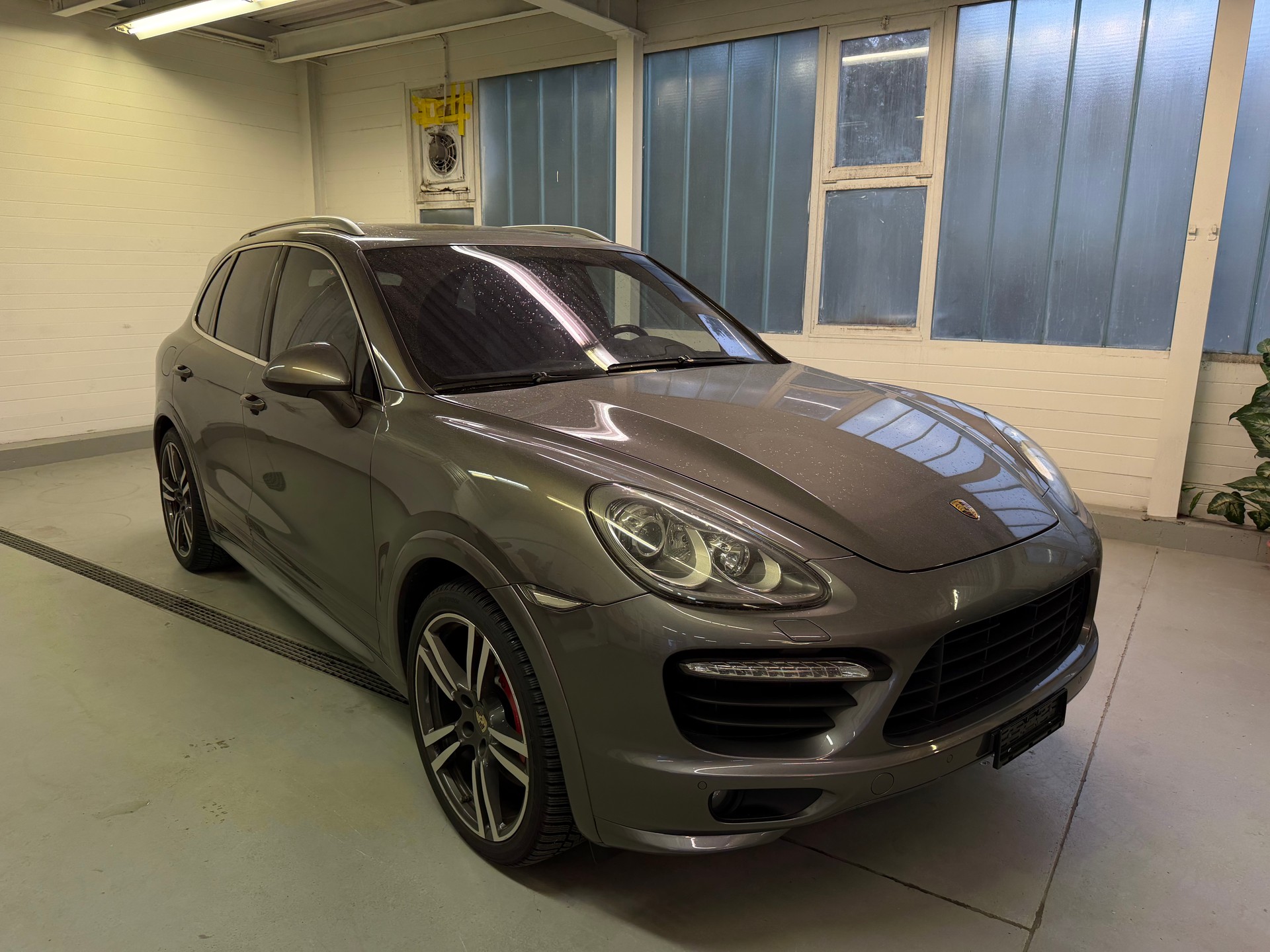 PORSCHE Cayenne Turbo | MFK 10.2024 | AHK 3.5t. | Remus Abgasanlage-image-3