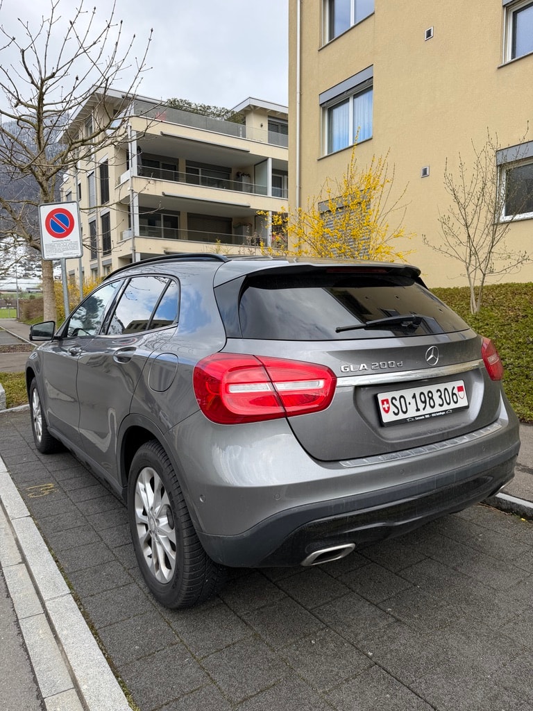 MERCEDES-BENZ GLA 200 d Urban-image-2
