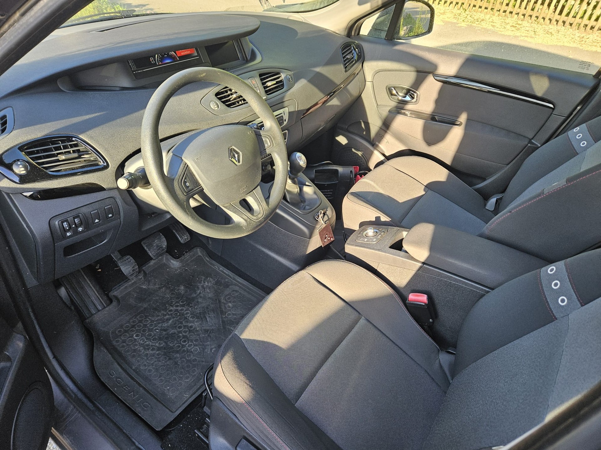 RENAULT Scénic 1.2 16V Turbo Dynamique-image-5