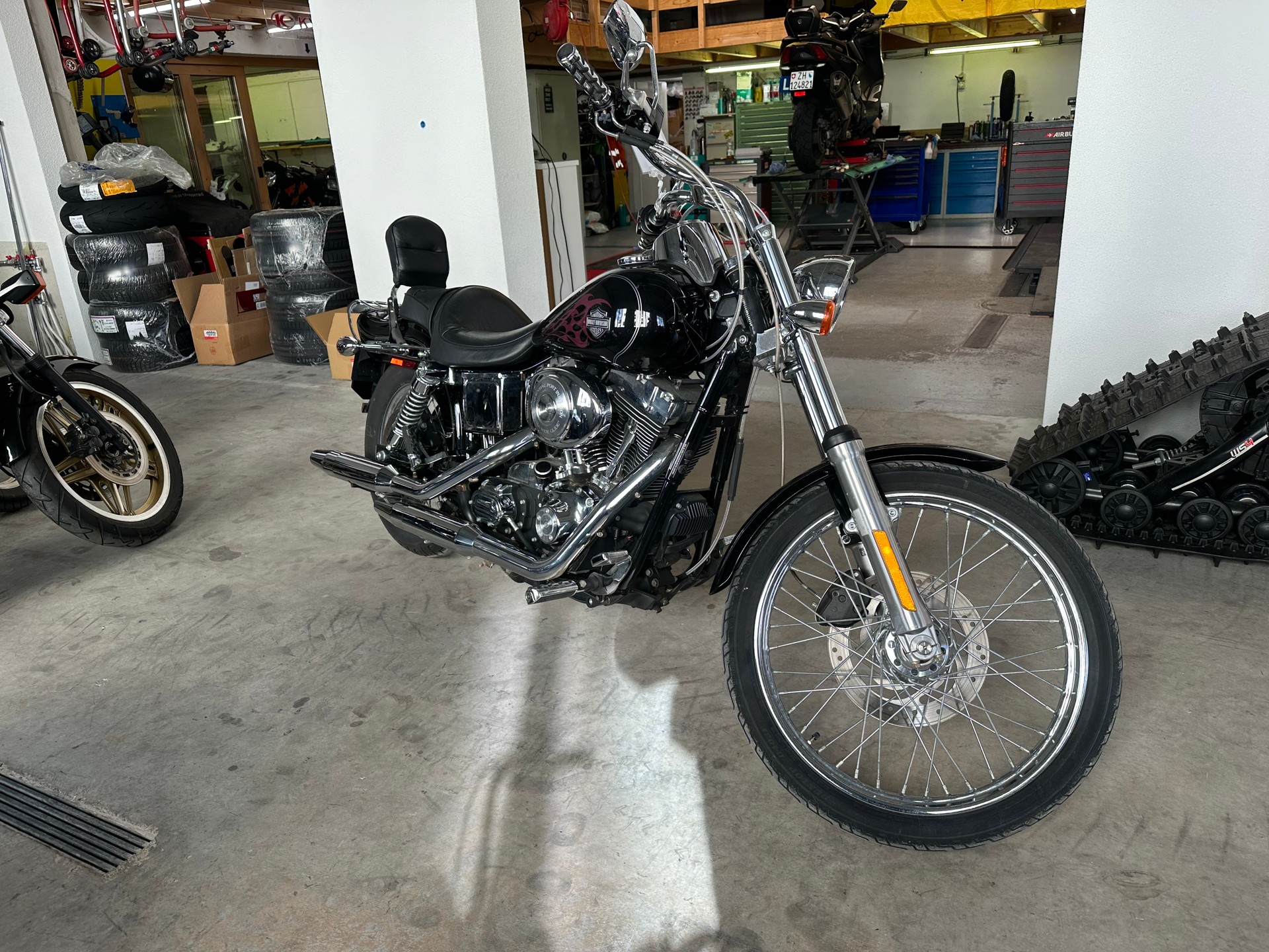 HARLEY-DAVIDSON FXDWGI Dyna Wide Glide