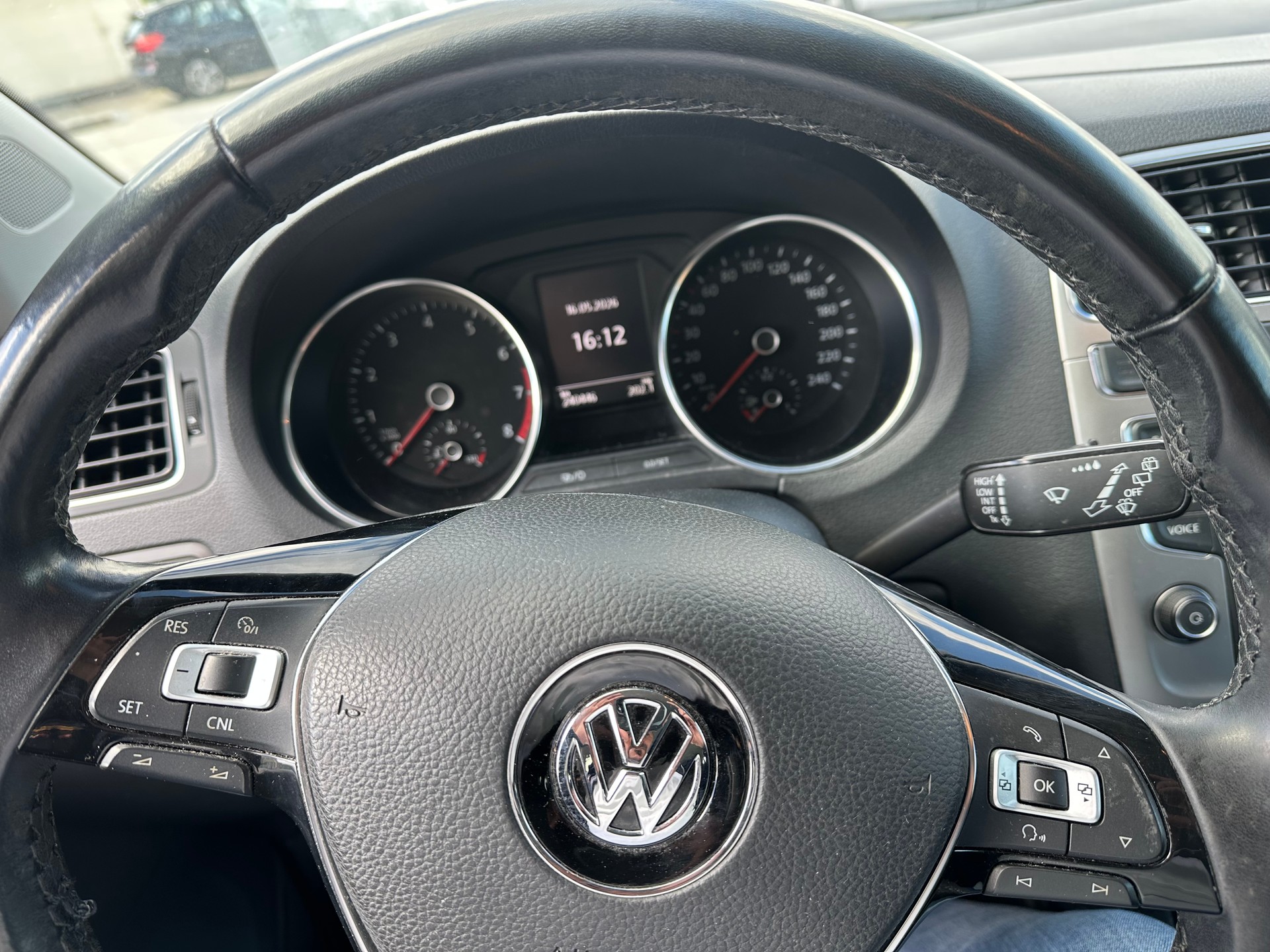 VW Polo 1.0 TSI BMT Trendline-image-10