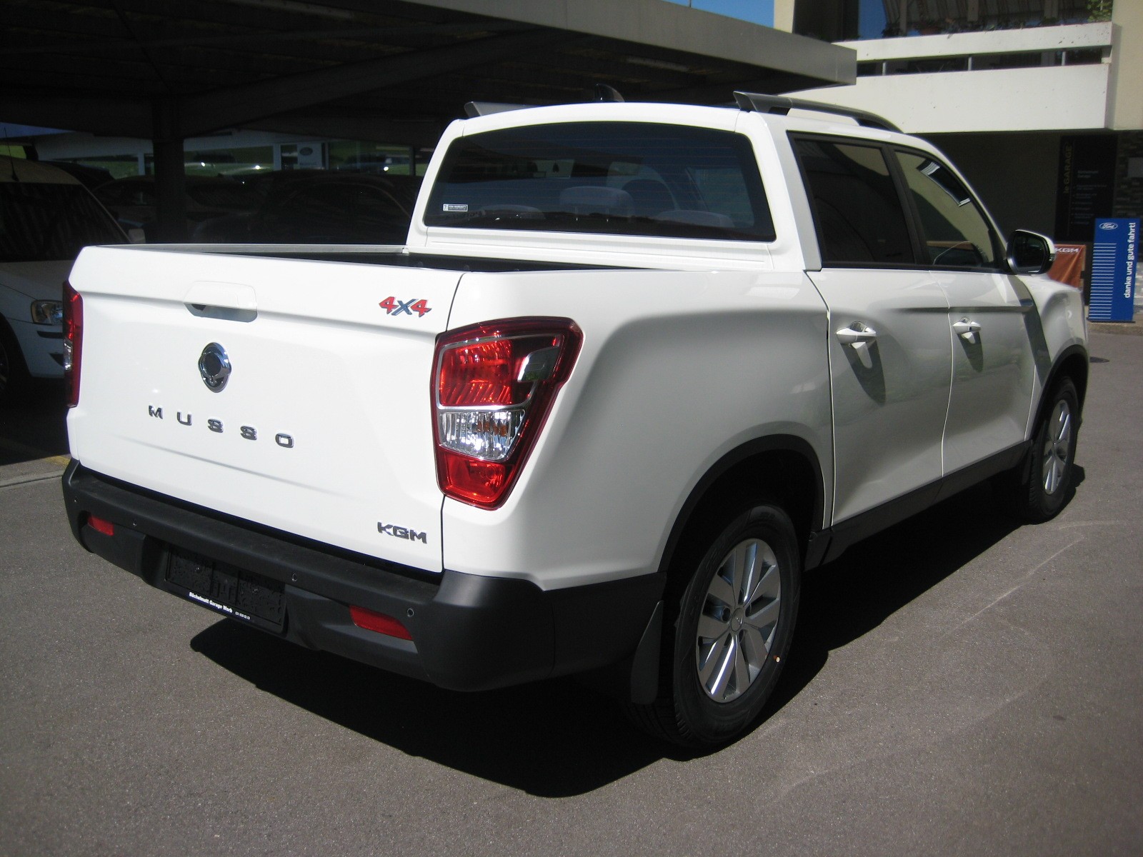 KGM-SsangYong Musso 2.2 Platinum 4WD AT-image-3