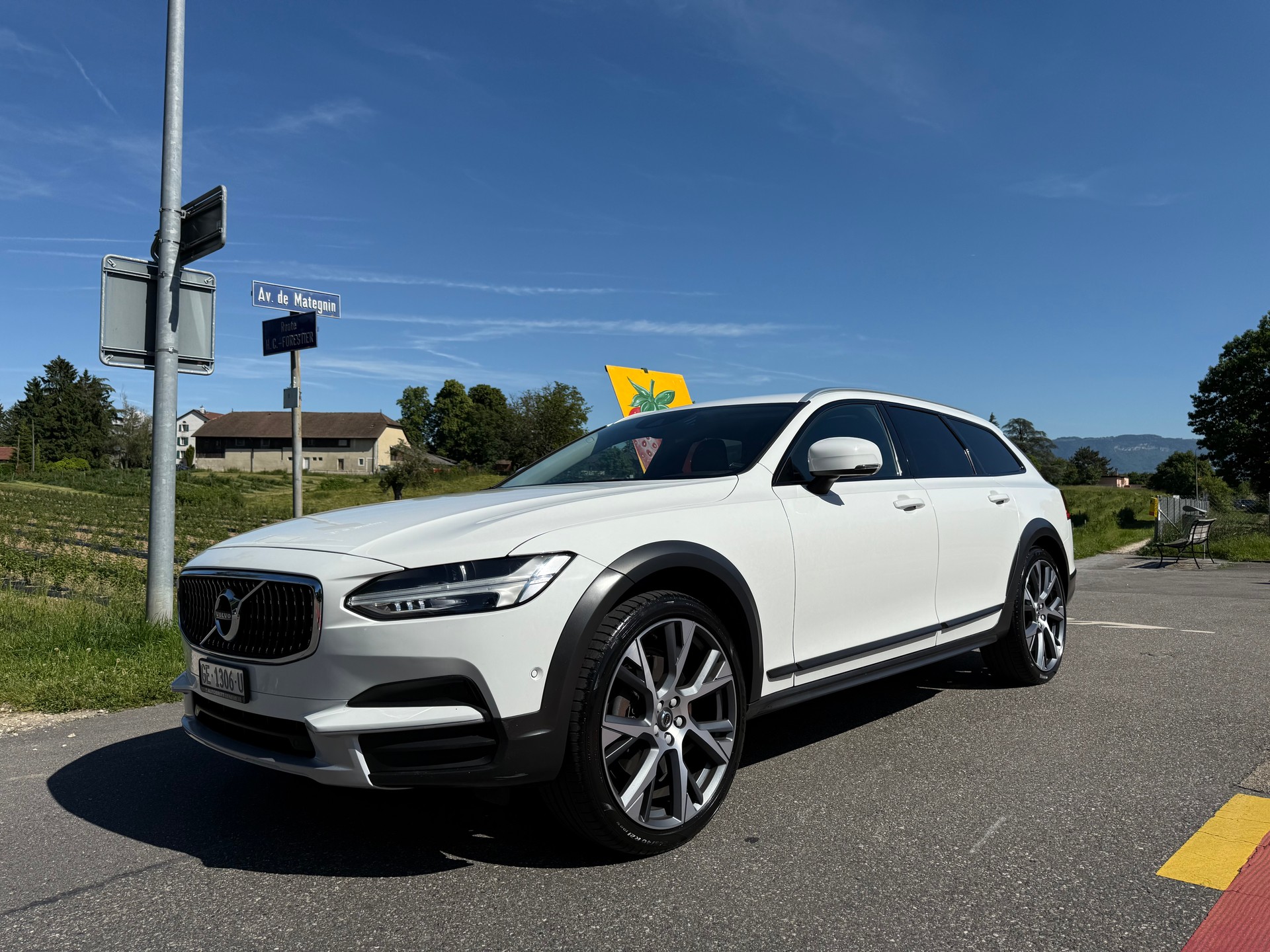 VOLVO V90 Cross Country D4 AWD-image-2