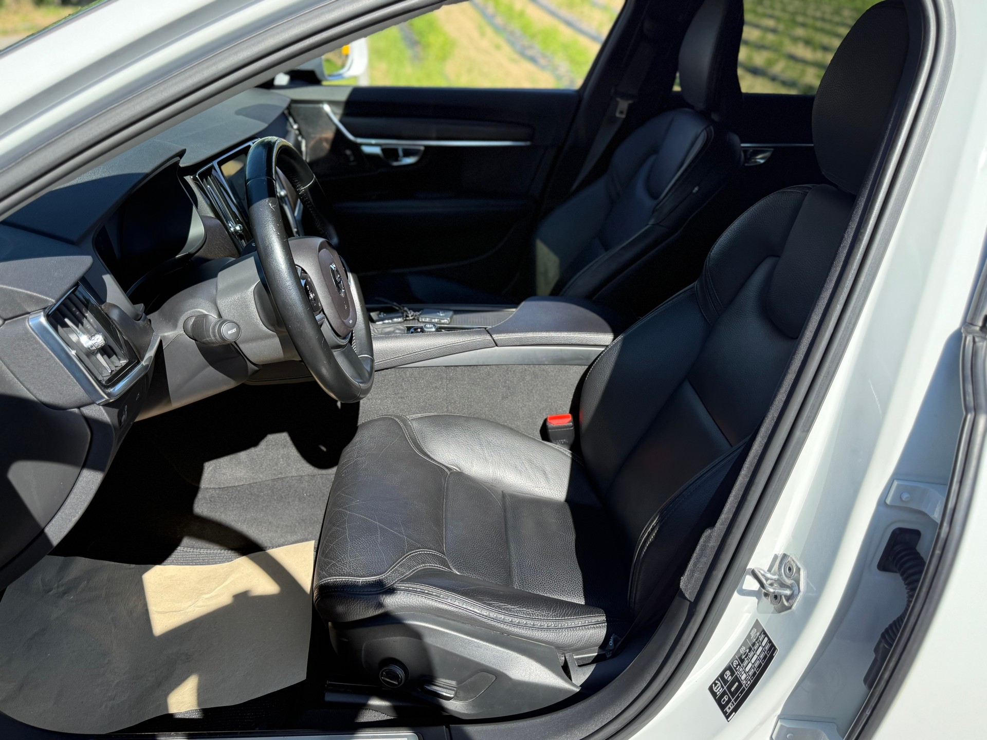 VOLVO V90 Cross Country D4 AWD-image-8