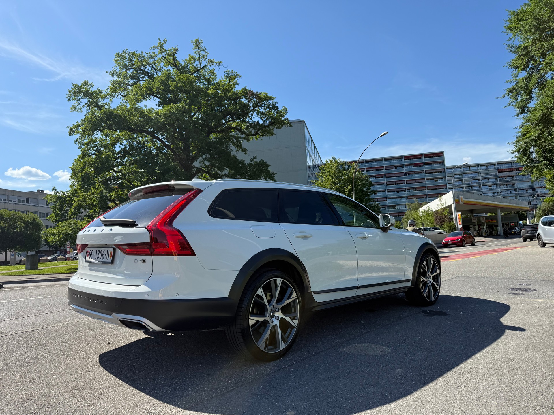 VOLVO V90 Cross Country D4 AWD-image-6