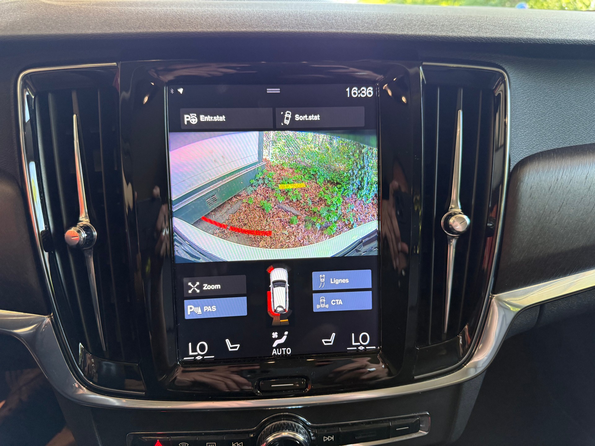 VOLVO V90 Cross Country D4 AWD-image-11