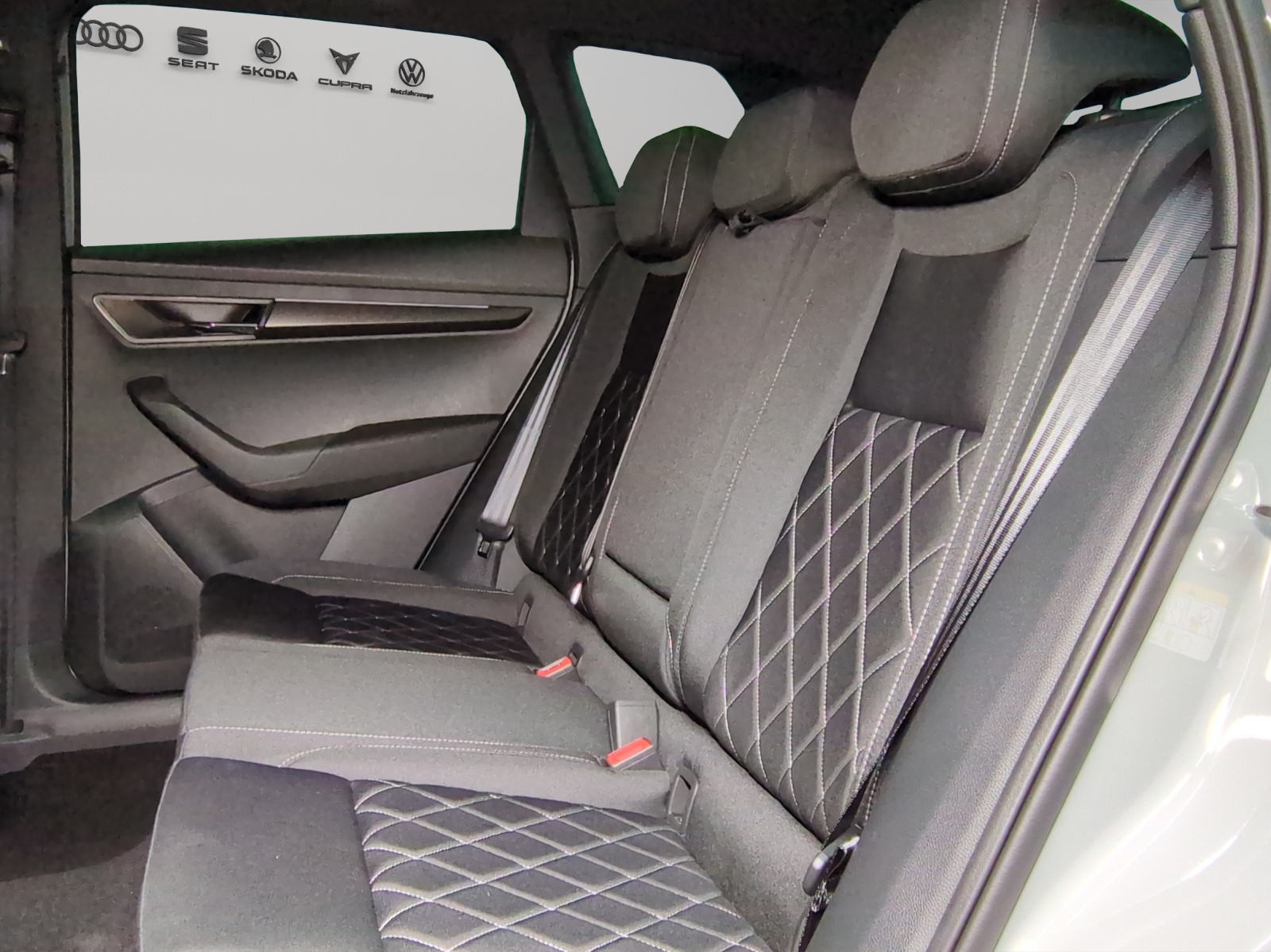 SKODA Karoq 1.5 TSI SportLine DSG-image-8
