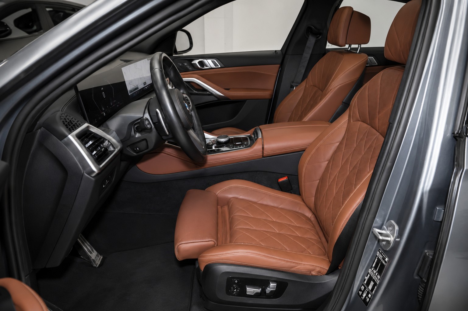 BMW X6 40i xDrive M-SPORT CH FAHRZEUG AUS 1. HAND-image-7