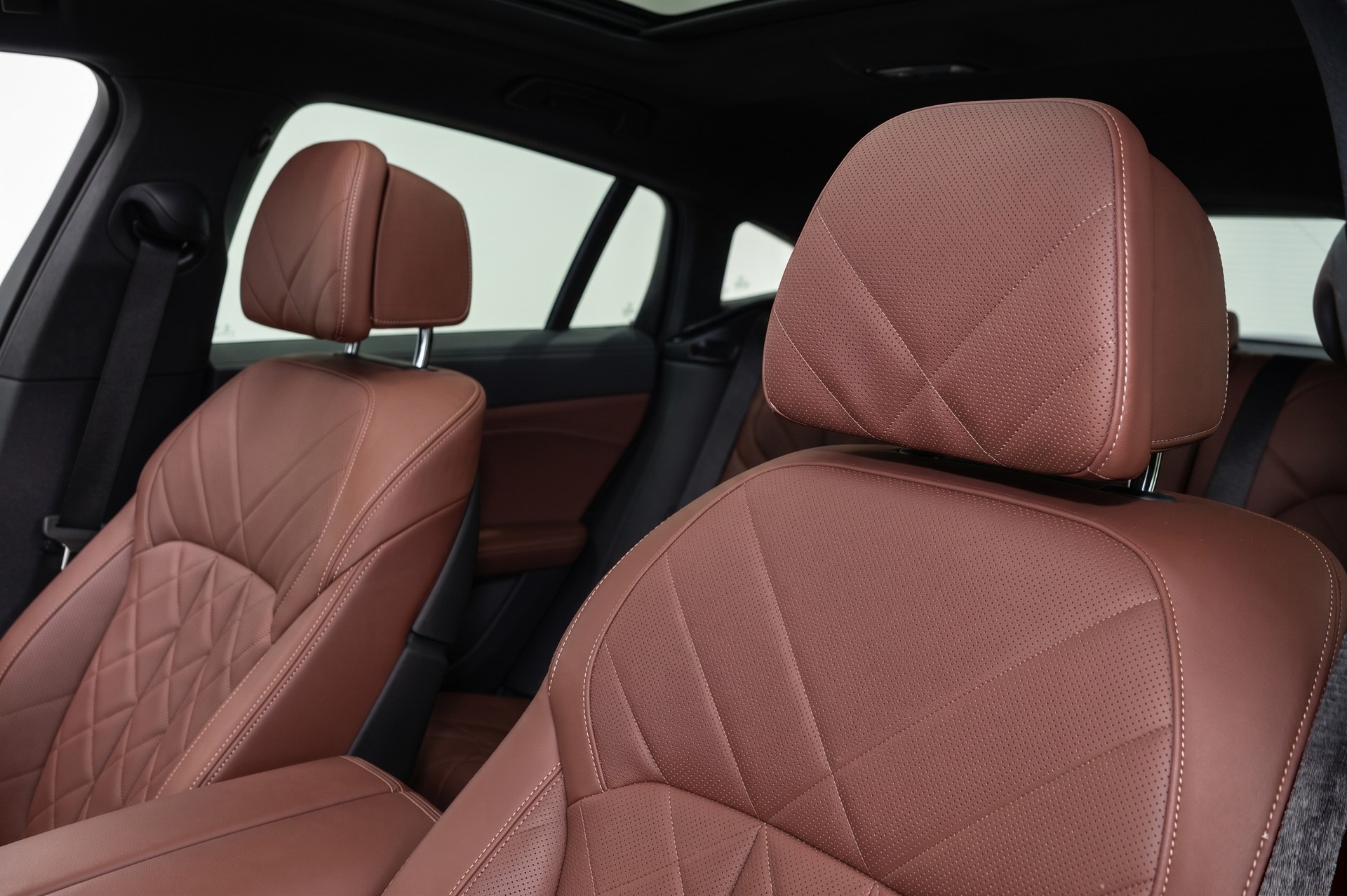 BMW X6 40i xDrive M-SPORT CH FAHRZEUG AUS 1. HAND-image-8