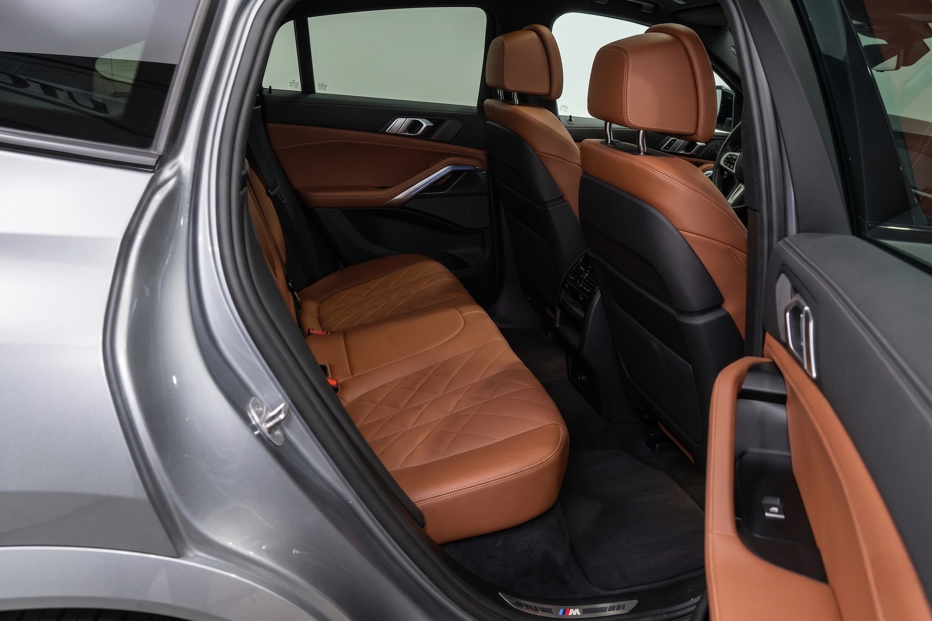 BMW X6 40i xDrive M-SPORT CH FAHRZEUG AUS 1. HAND-image-9