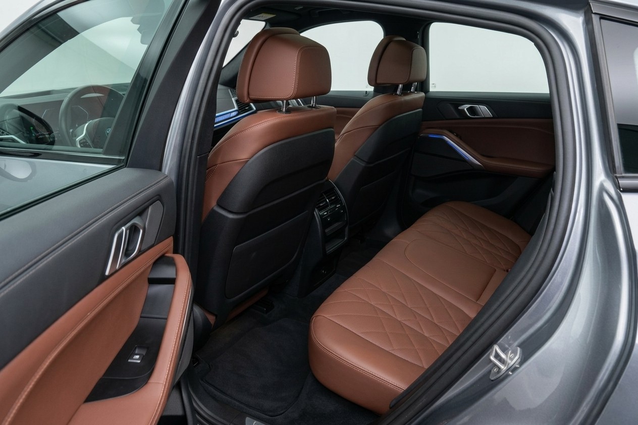 BMW X6 40i xDrive M-SPORT CH FAHRZEUG AUS 1. HAND-image-10