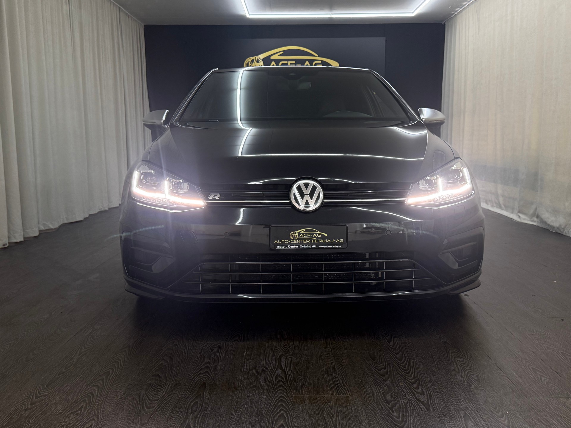 VW Golf 2.0 TSI R 4Motion DSG-showroom-element-1