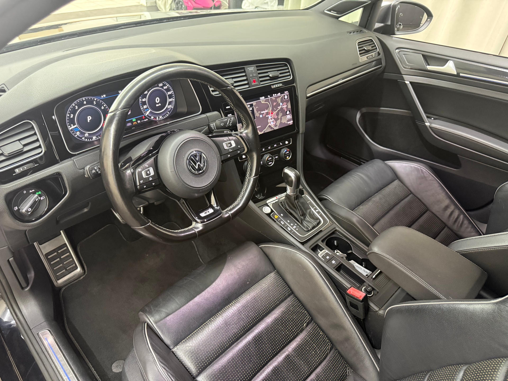VW Golf 2.0 TSI R 4Motion DSG-image-6