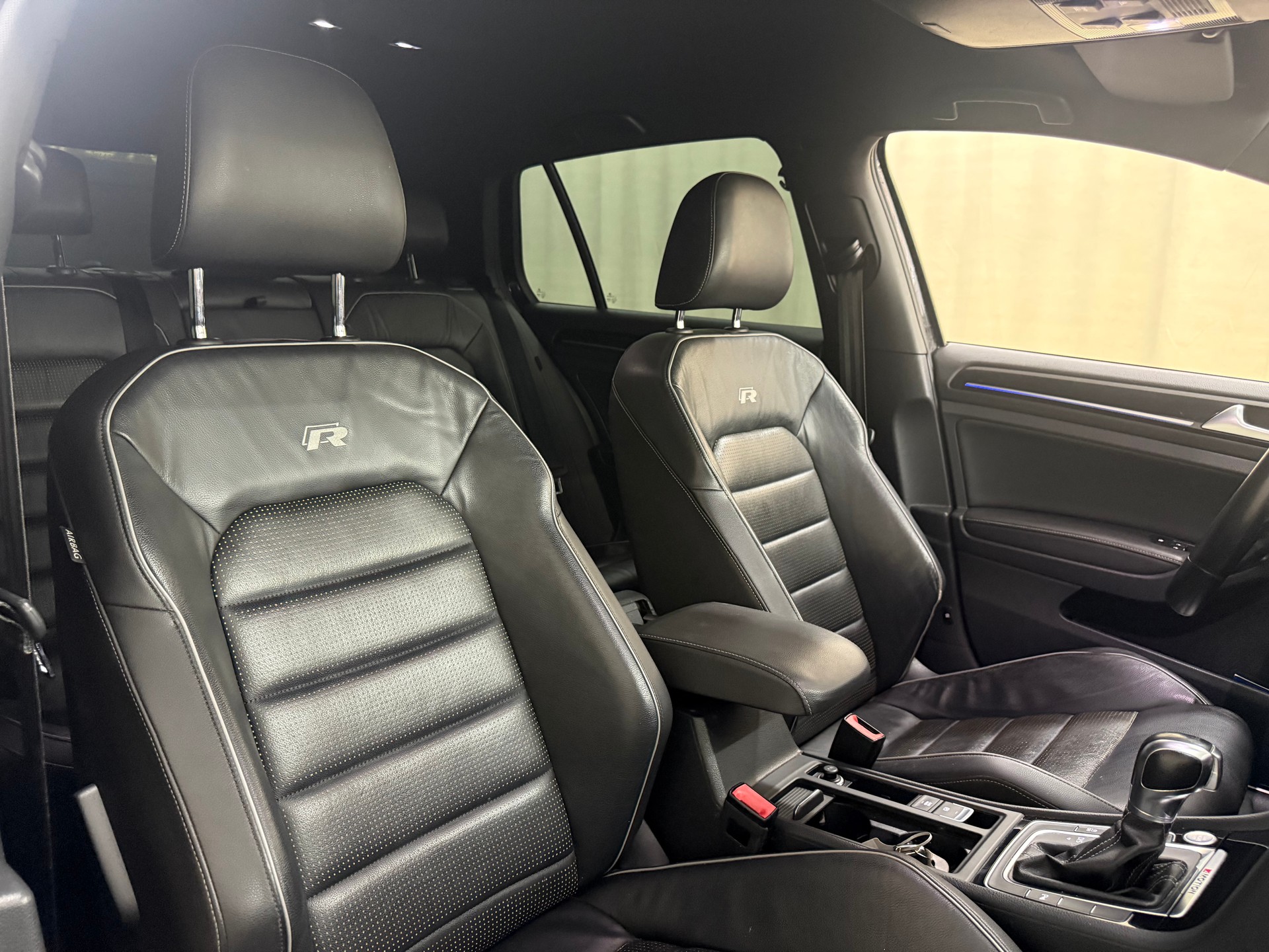 VW Golf 2.0 TSI R 4Motion DSG-image-14
