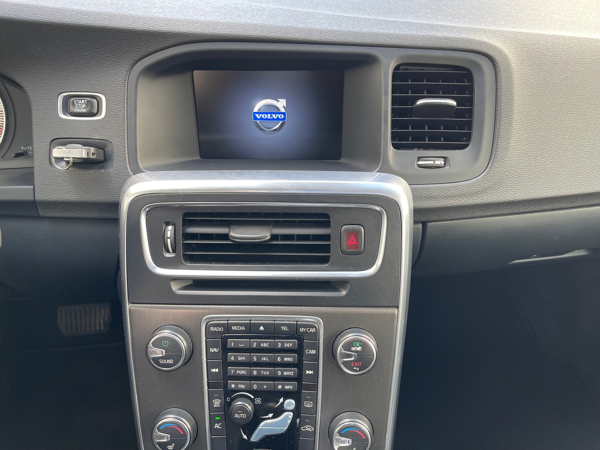 VOLVO S60 2.0T Summum Powershift-image-11