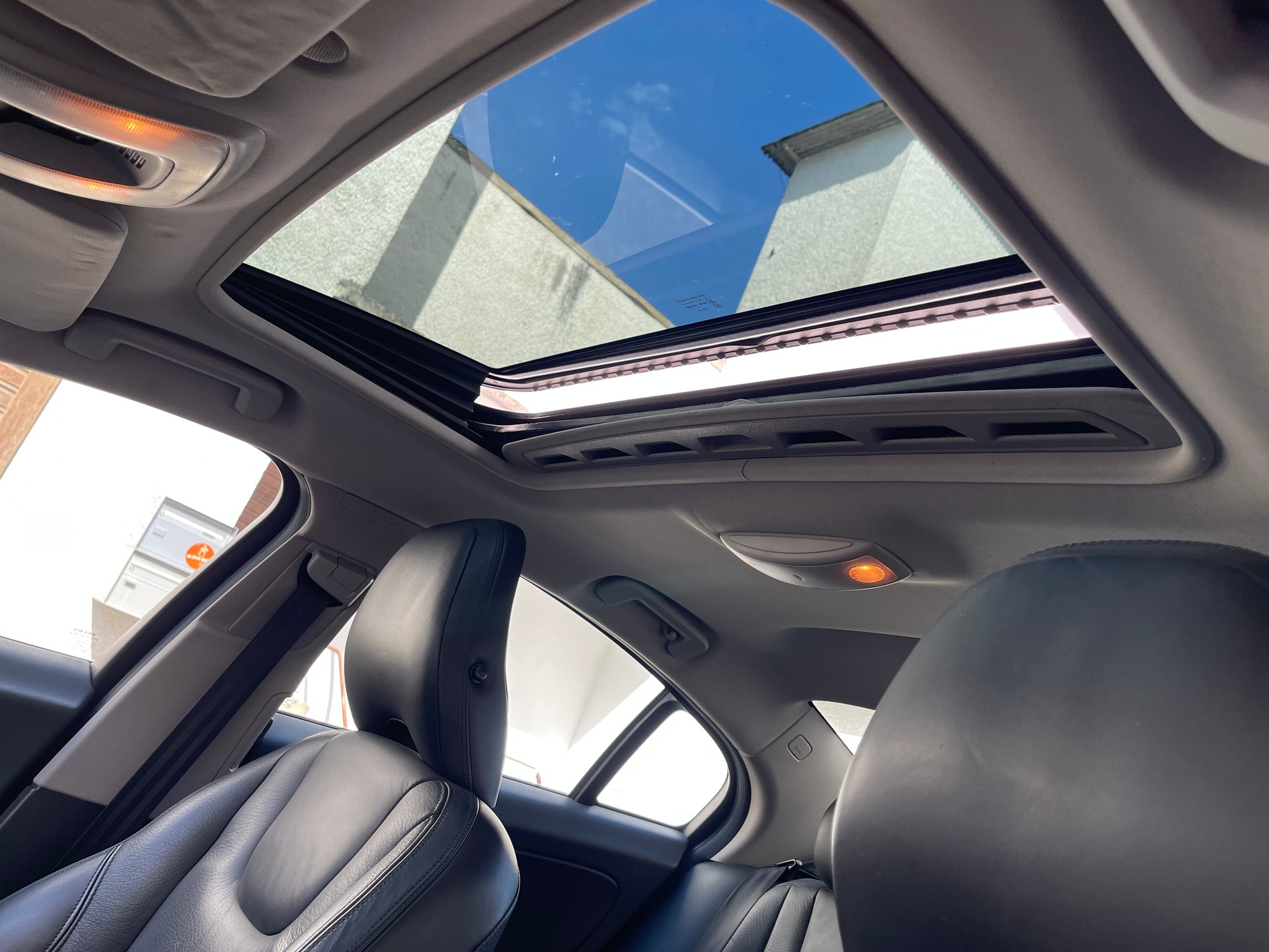 VOLVO S60 2.0T Summum Powershift-image-13