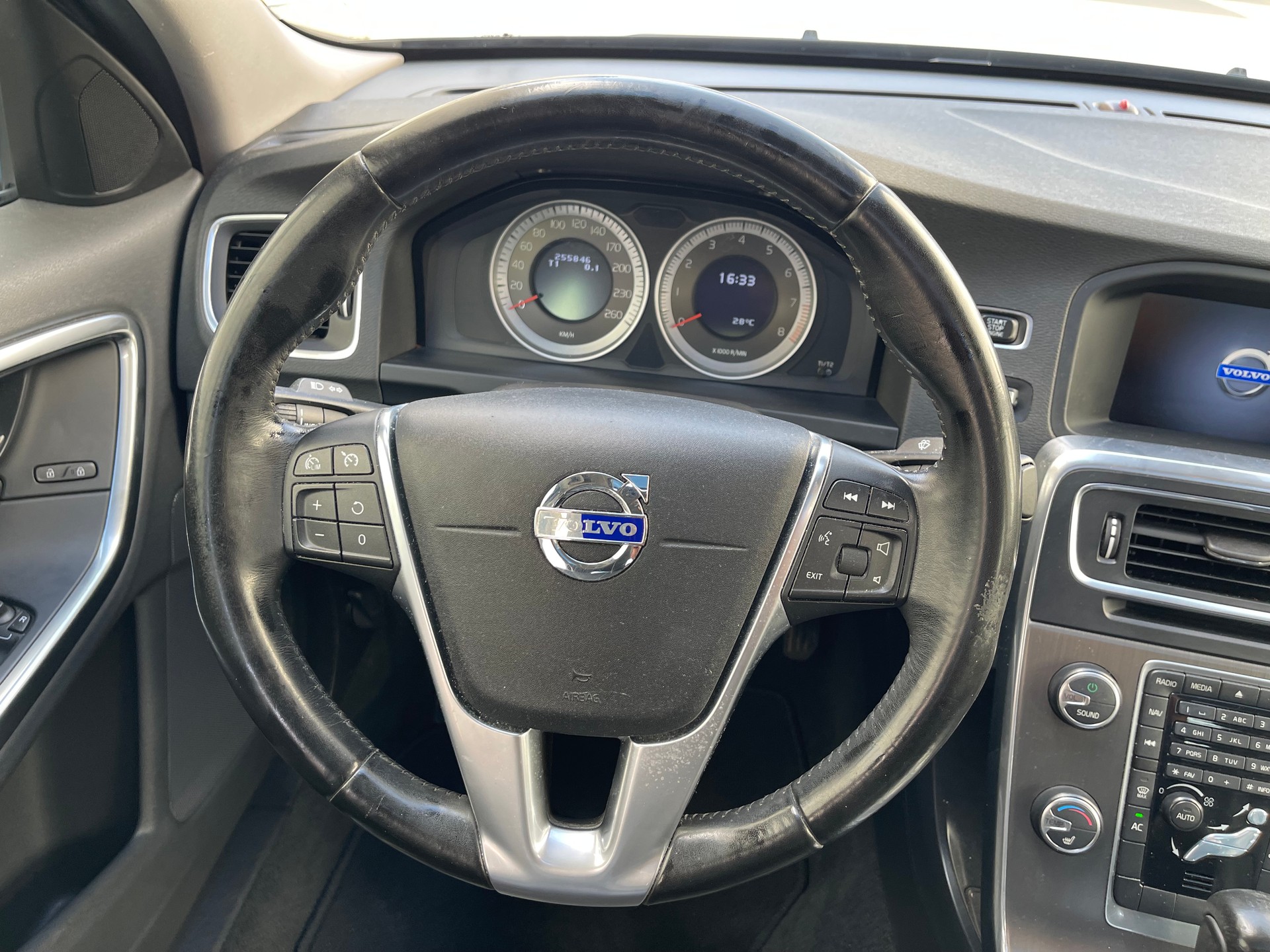 VOLVO S60 2.0T Summum Powershift-image-10