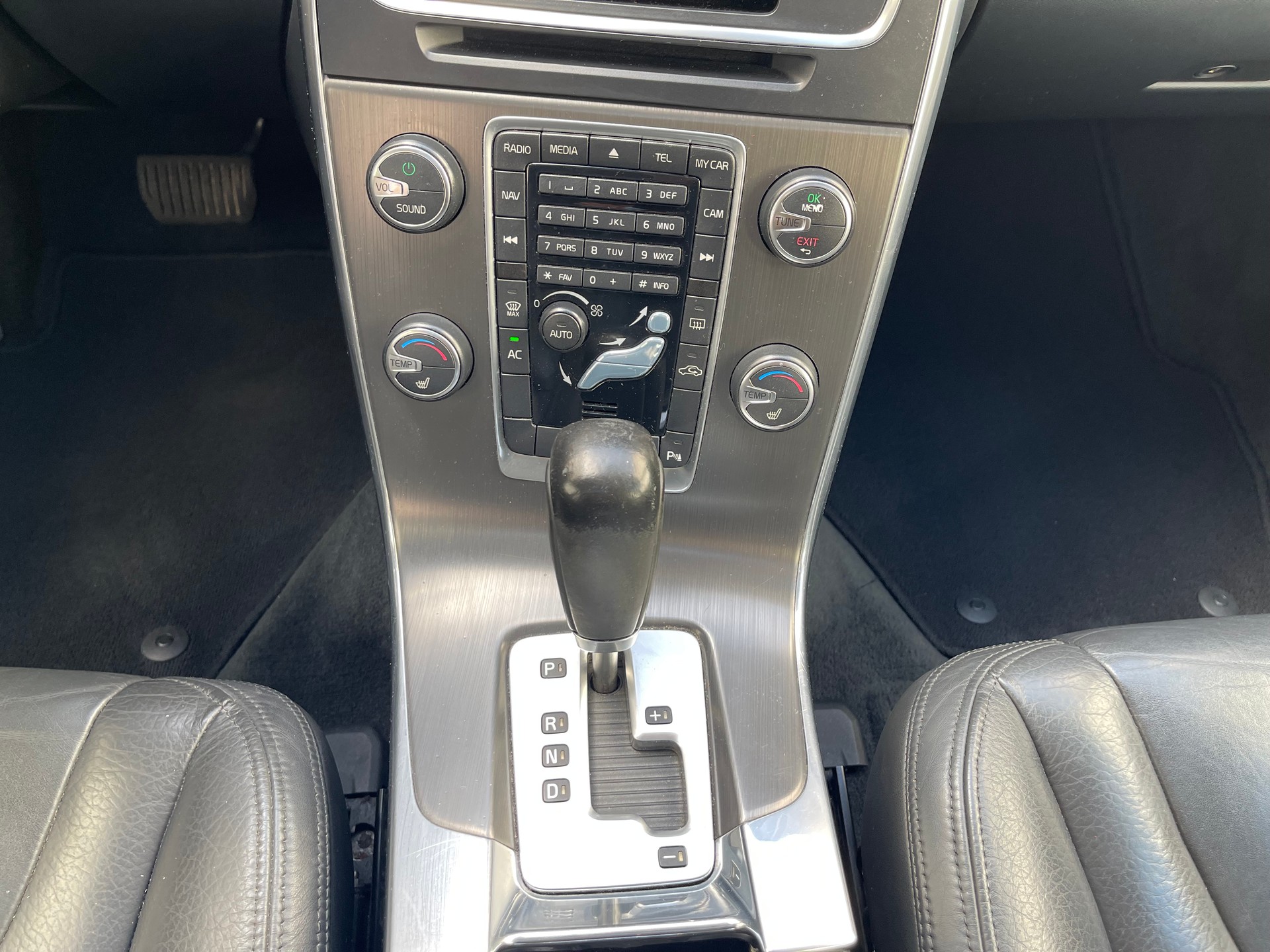 VOLVO S60 2.0T Summum Powershift-image-12