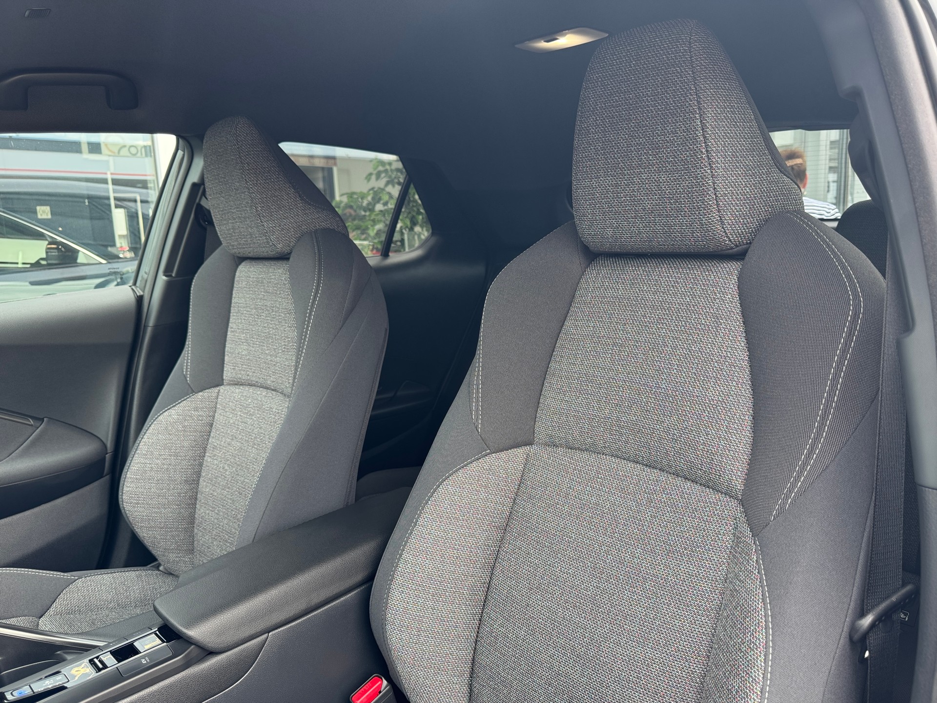 TOYOTA C-HR 1.8 HSD CVT Swiss Edition-image-7