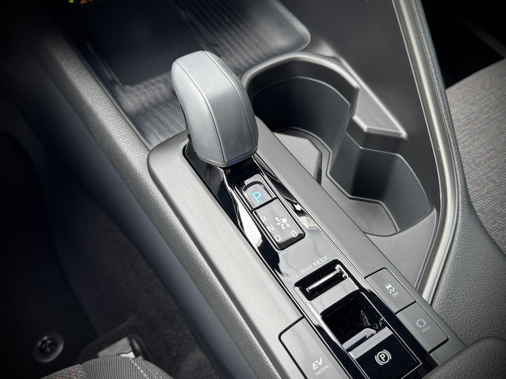 TOYOTA C-HR 1.8 HSD CVT Swiss Edition-image-19