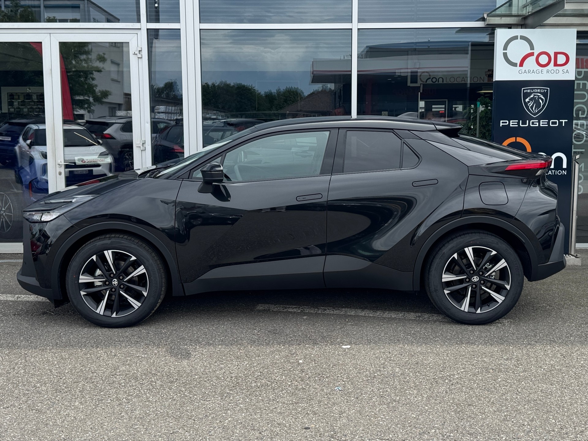 TOYOTA C-HR 1.8 HSD CVT Swiss Edition-image-3