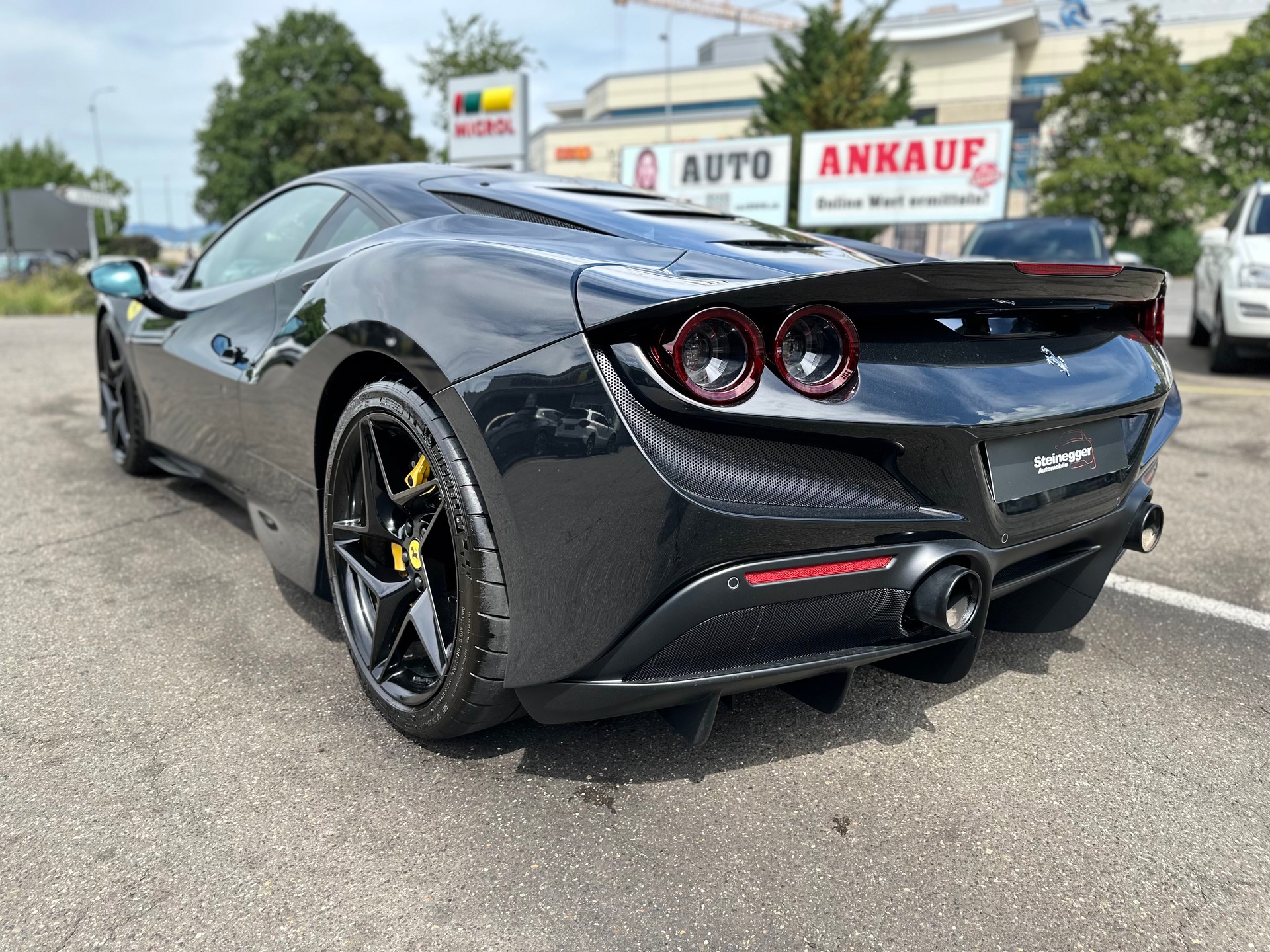 FERRARI F8 Tributo ° Nero Daytona Black + Giallo Modena °-image-7