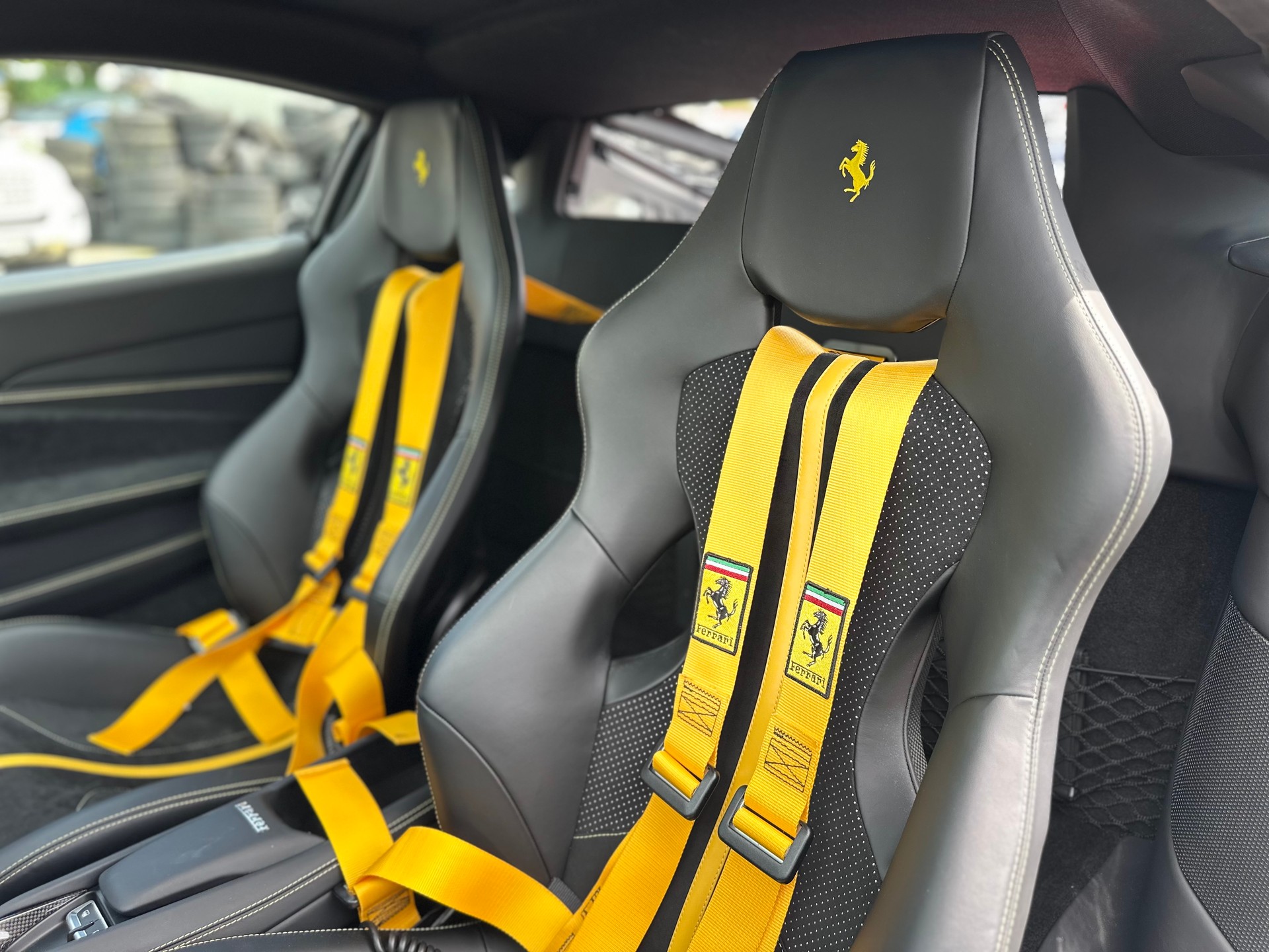 FERRARI F8 Tributo ° Nero Daytona Black + Giallo Modena °-image-14