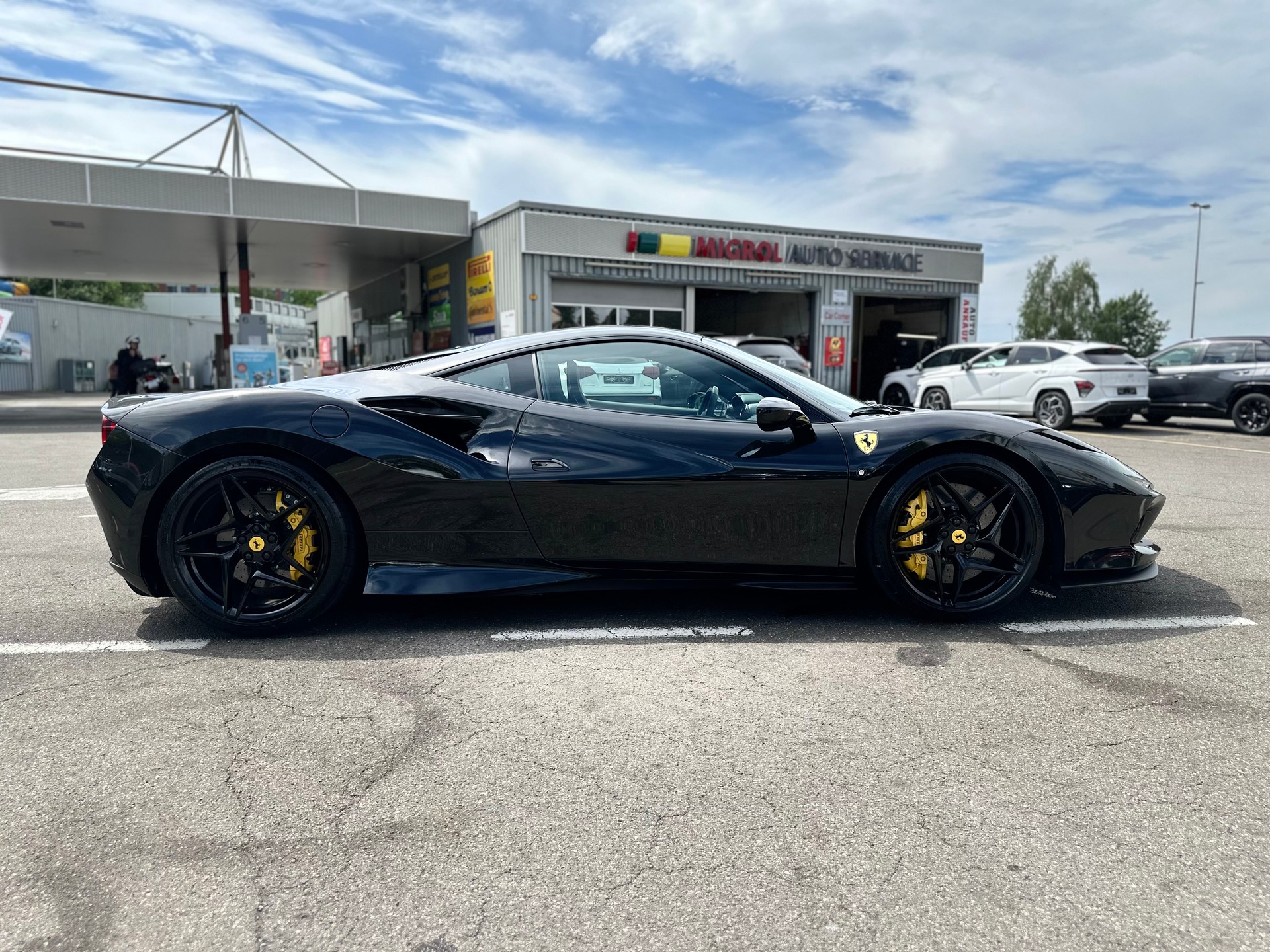 FERRARI F8 Tributo ° Nero Daytona Black + Giallo Modena °-image-11