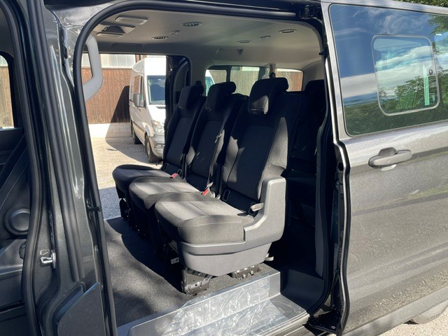 VW Caravelle 2.0 TDI LWB Aut 8-image-9